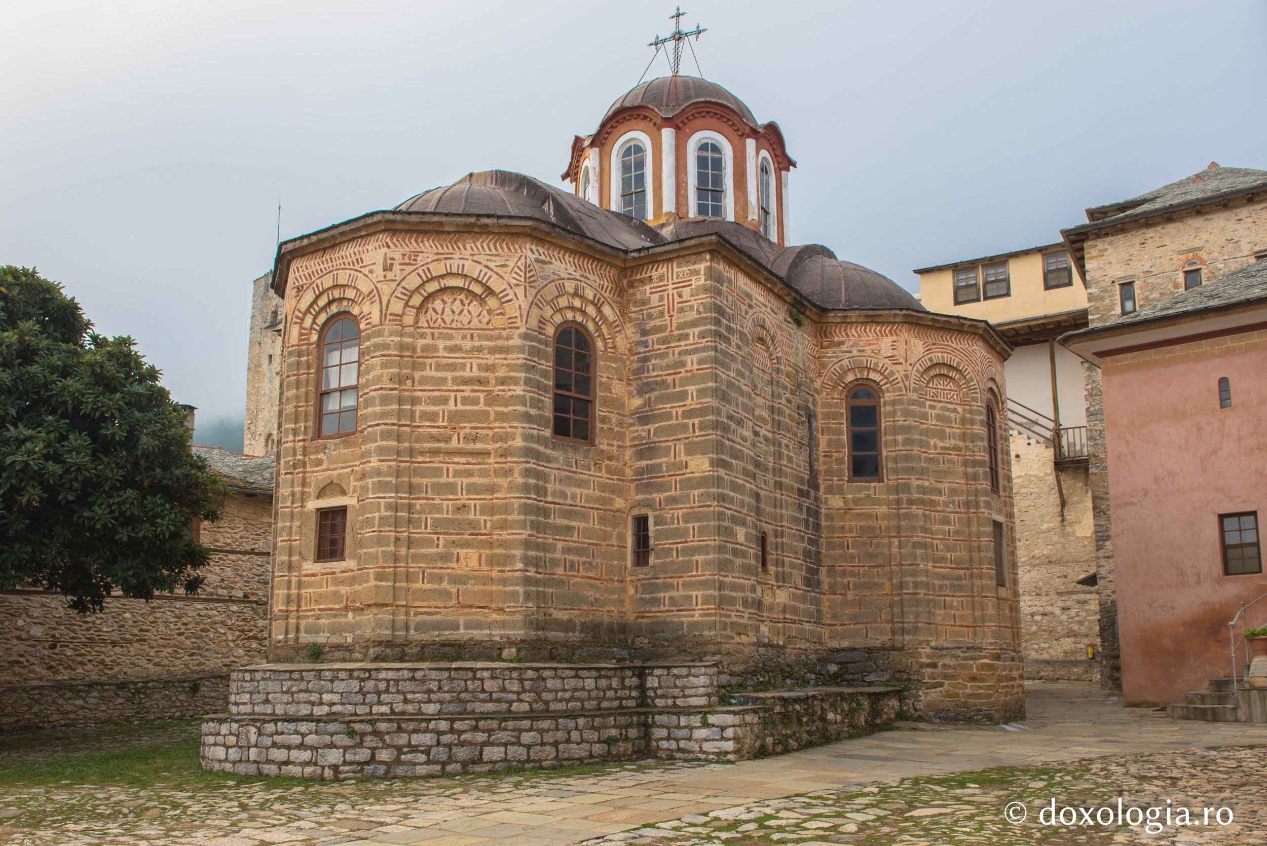 Paraclisul „Intrarea Maicii Domnului în Biserică” de la Marea Lavră / Foto: Pr. Silviu Cluci Paraclisul „Intrarea Maicii Domnului în Biserică” de la Marea Lavră