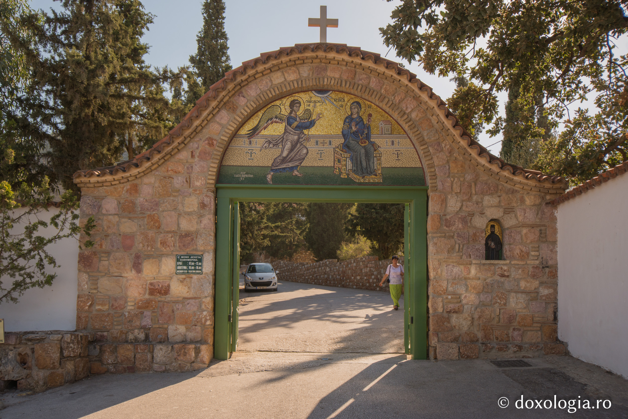 Nea Makri – Mănăstirea Sfântului Efrem cel Nou / Foto: Pr. Silviu Cluci Nea Makri – Mănăstirea Sfântului Efrem cel Nou
