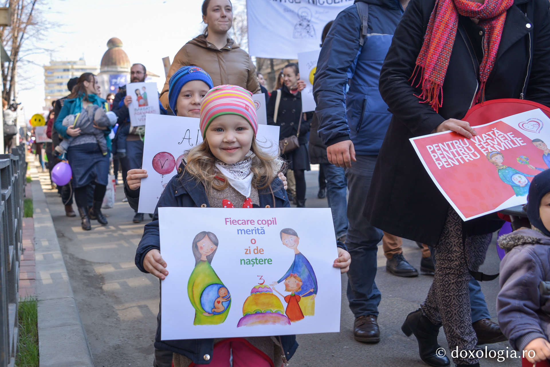 Foto: Oana Nechifor Peste 2000 de persoane, la Marșul pentru Viață de la Iași
