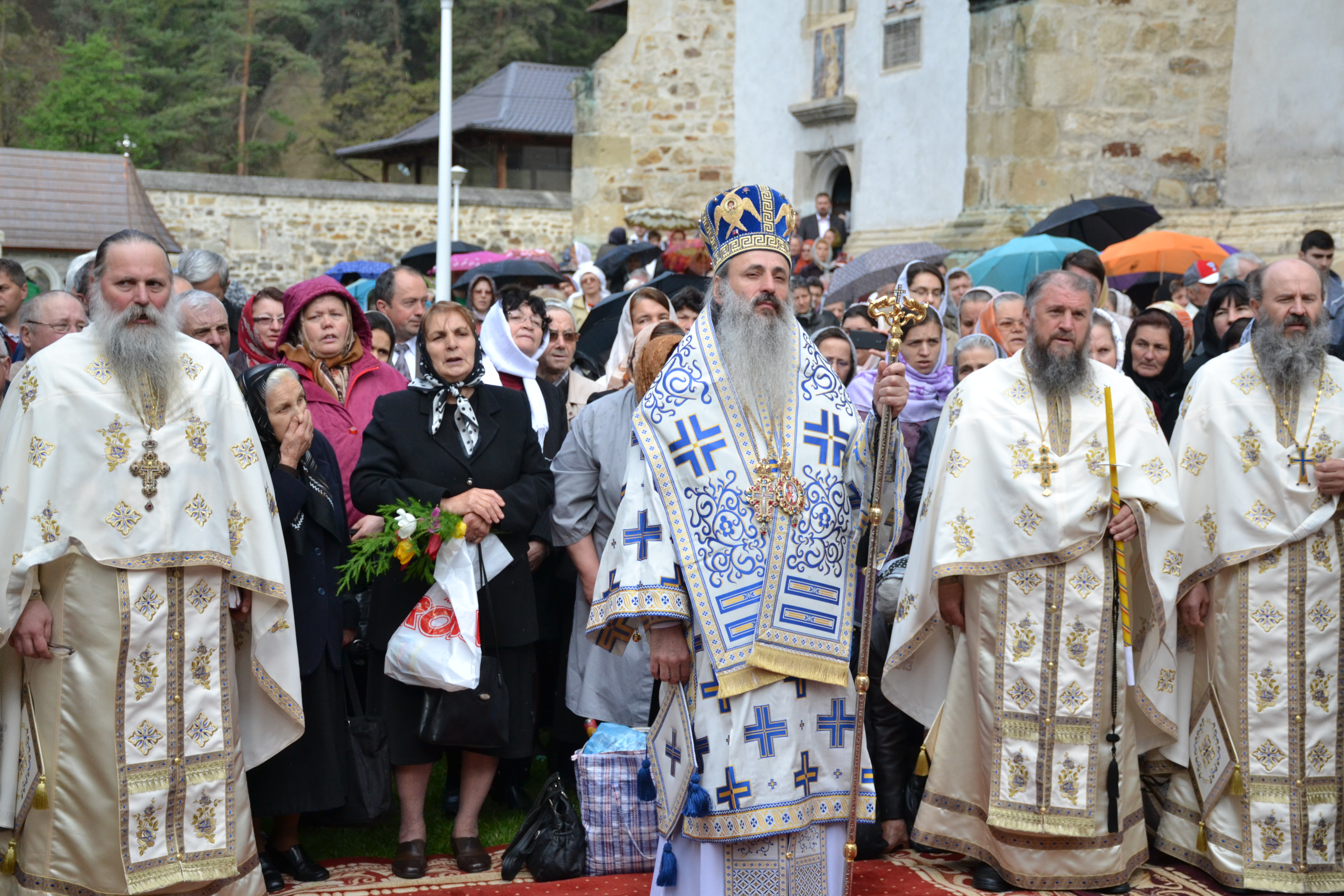 „Oamenii au fost încredințați Maicii Domnului de Hristos atunci când El era pe cruce” „Oamenii au fost încredințați Maicii Domnului de Hristos atunci când El era pe cruce”