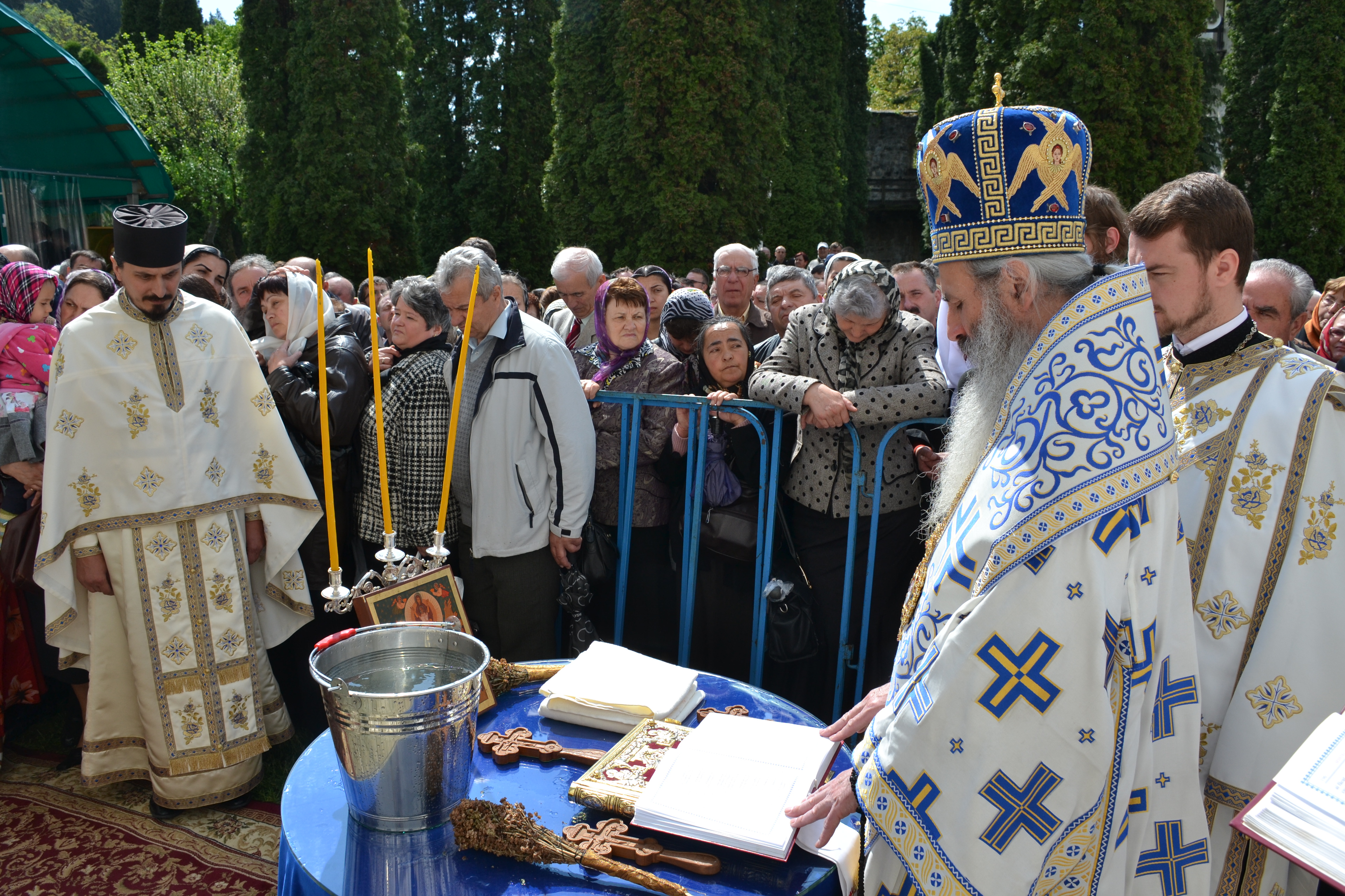„Oamenii au fost încredințați Maicii Domnului de Hristos atunci când El era pe cruce” „Oamenii au fost încredințați Maicii Domnului de Hristos atunci când El era pe cruce”