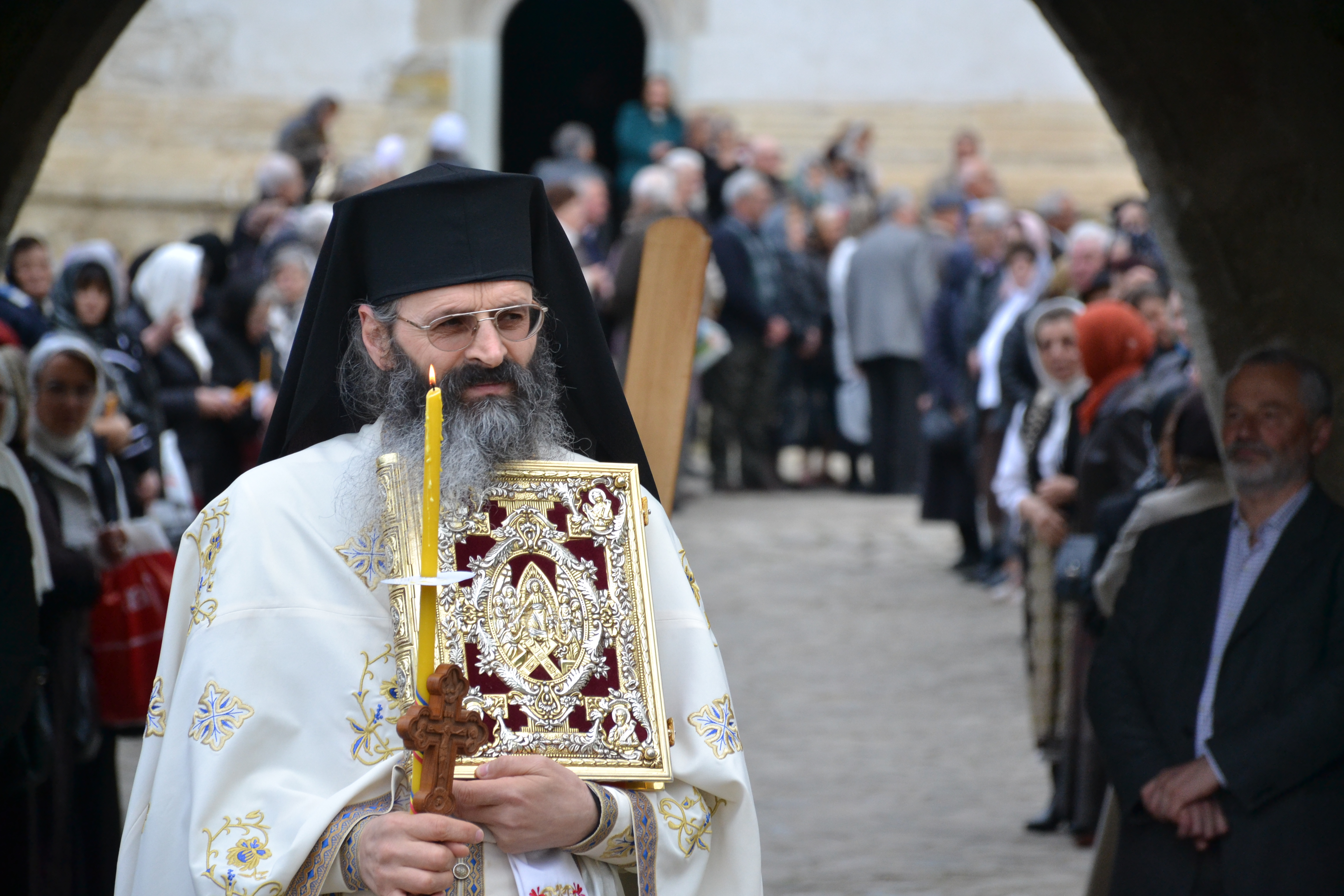 „Oamenii au fost încredințați Maicii Domnului de Hristos atunci când El era pe cruce” „Oamenii au fost încredințați Maicii Domnului de Hristos atunci când El era pe cruce”