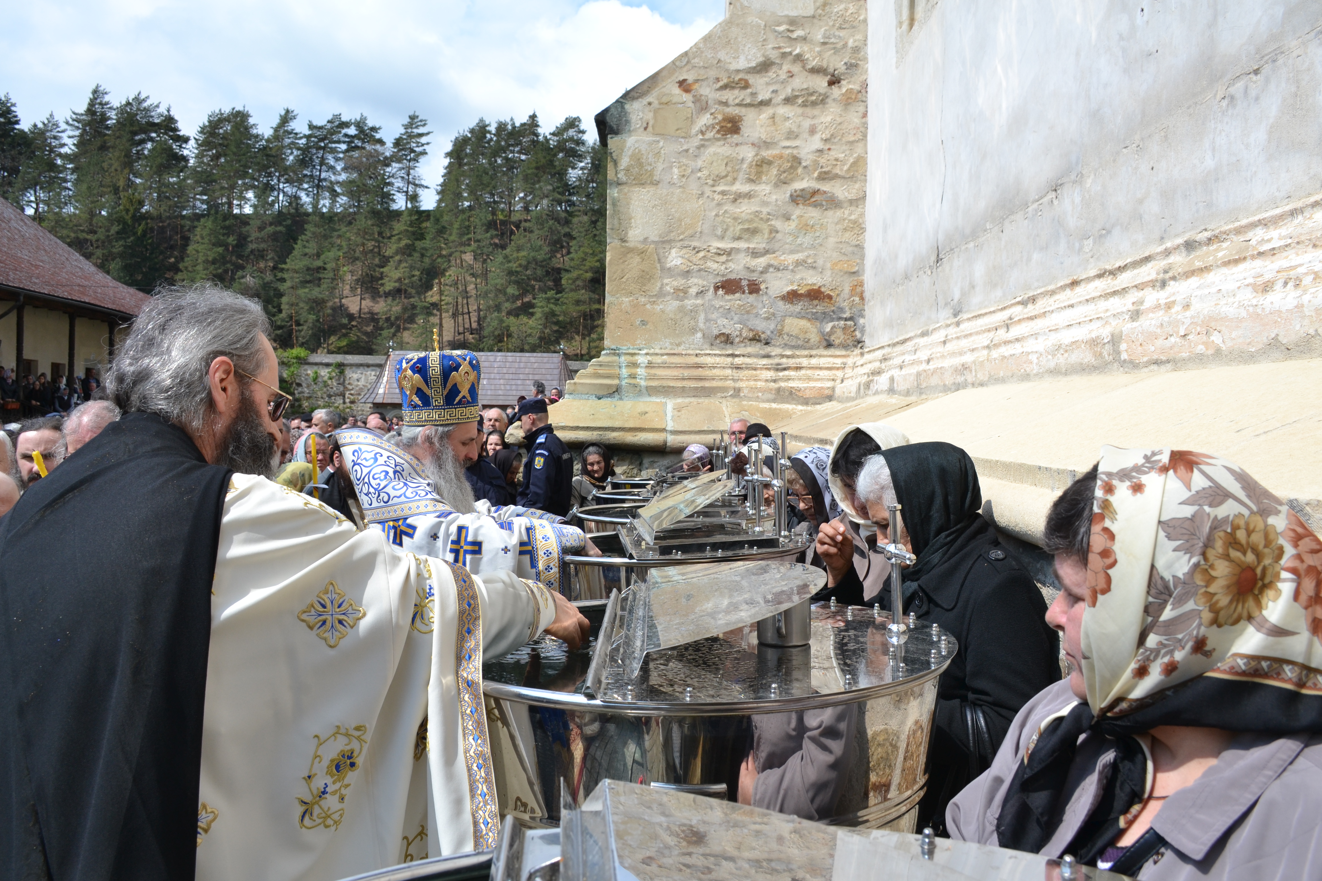 „Oamenii au fost încredințați Maicii Domnului de Hristos atunci când El era pe cruce” „Oamenii au fost încredințați Maicii Domnului de Hristos atunci când El era pe cruce”