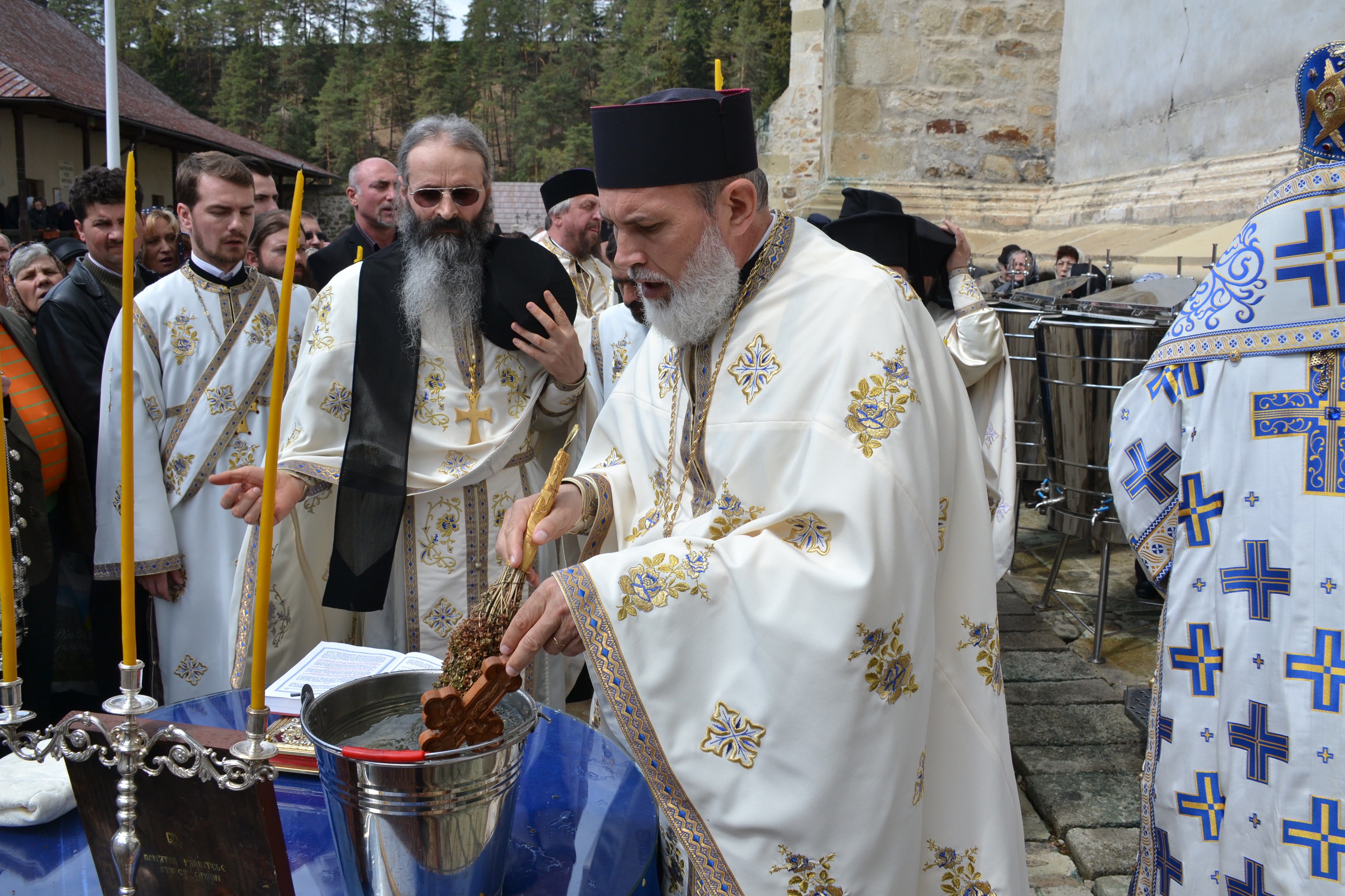 „Oamenii au fost încredințați Maicii Domnului de Hristos atunci când El era pe cruce” „Oamenii au fost încredințați Maicii Domnului de Hristos atunci când El era pe cruce”
