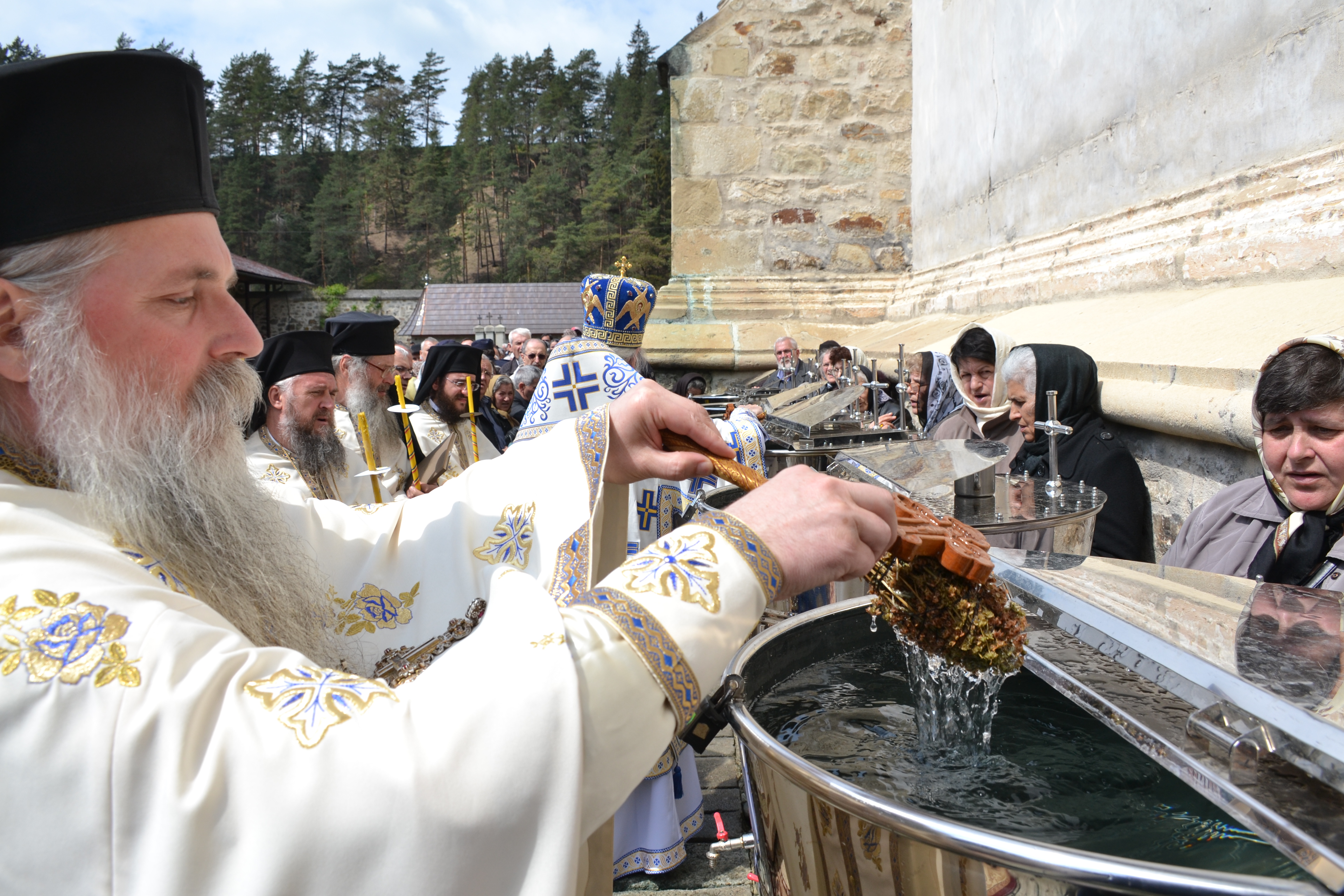 „Oamenii au fost încredințați Maicii Domnului de Hristos atunci când El era pe cruce” „Oamenii au fost încredințați Maicii Domnului de Hristos atunci când El era pe cruce”
