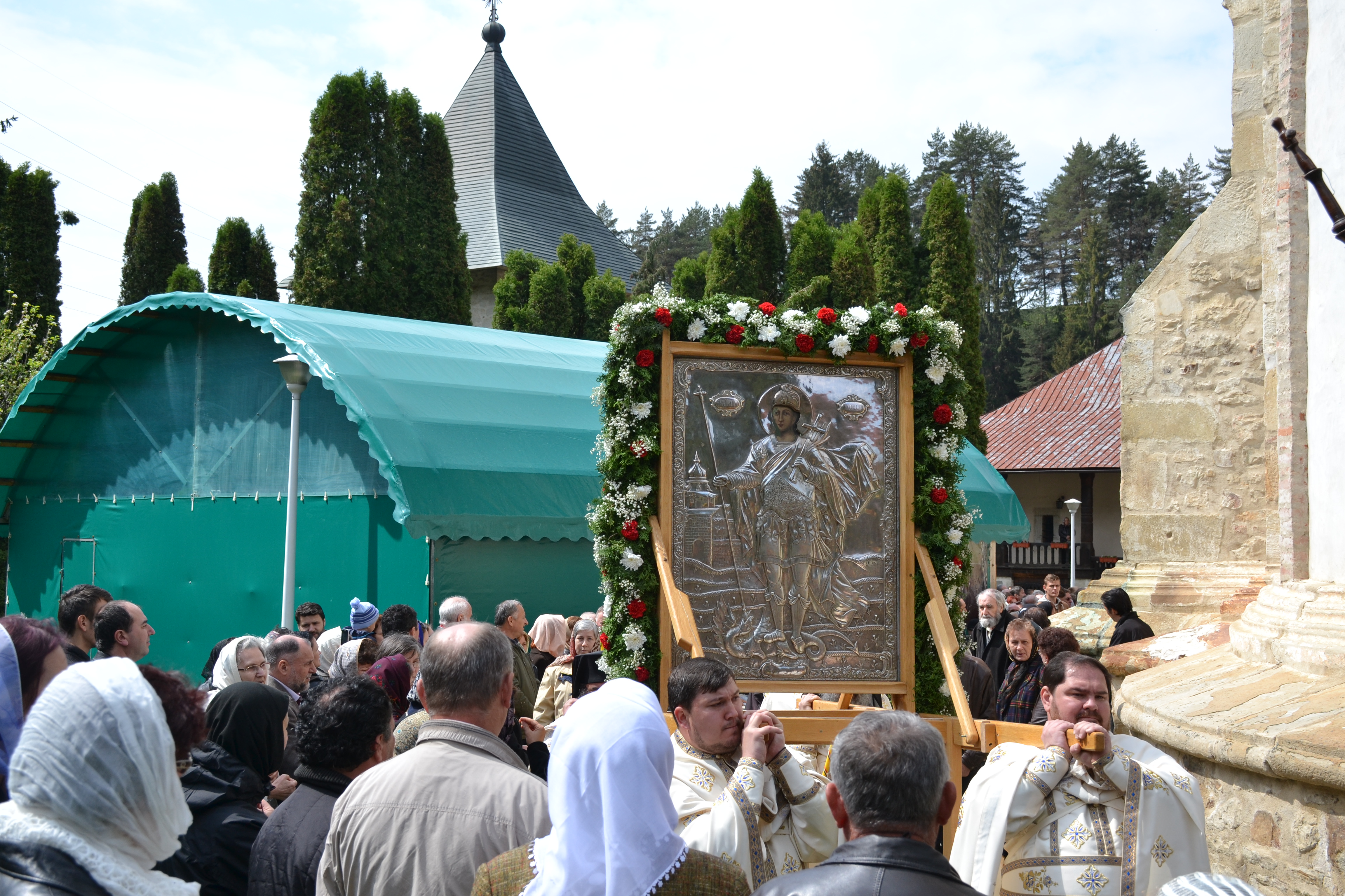 „Oamenii au fost încredințați Maicii Domnului de Hristos atunci când El era pe cruce” „Oamenii au fost încredințați Maicii Domnului de Hristos atunci când El era pe cruce”