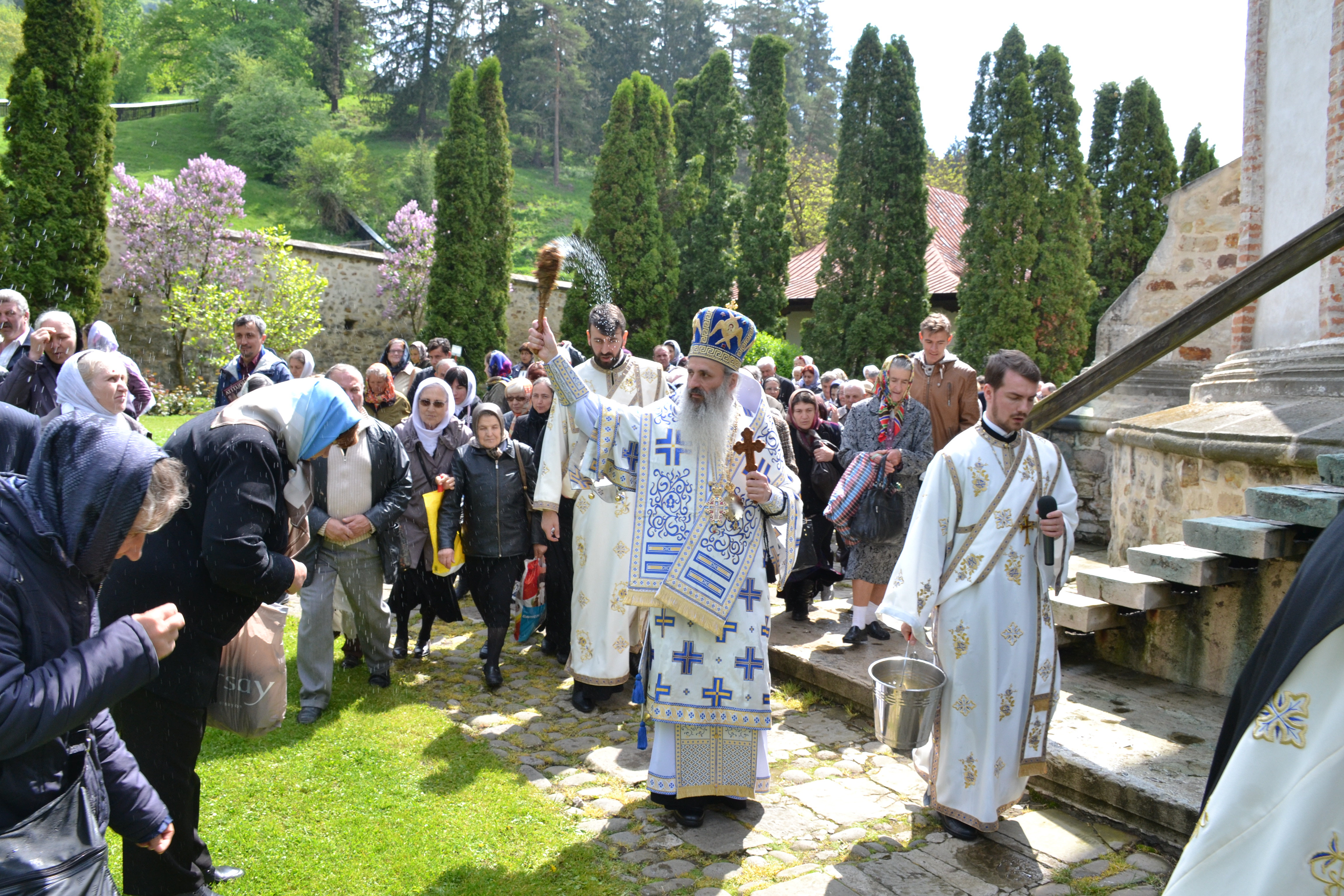 „Oamenii au fost încredințați Maicii Domnului de Hristos atunci când El era pe cruce” „Oamenii au fost încredințați Maicii Domnului de Hristos atunci când El era pe cruce”