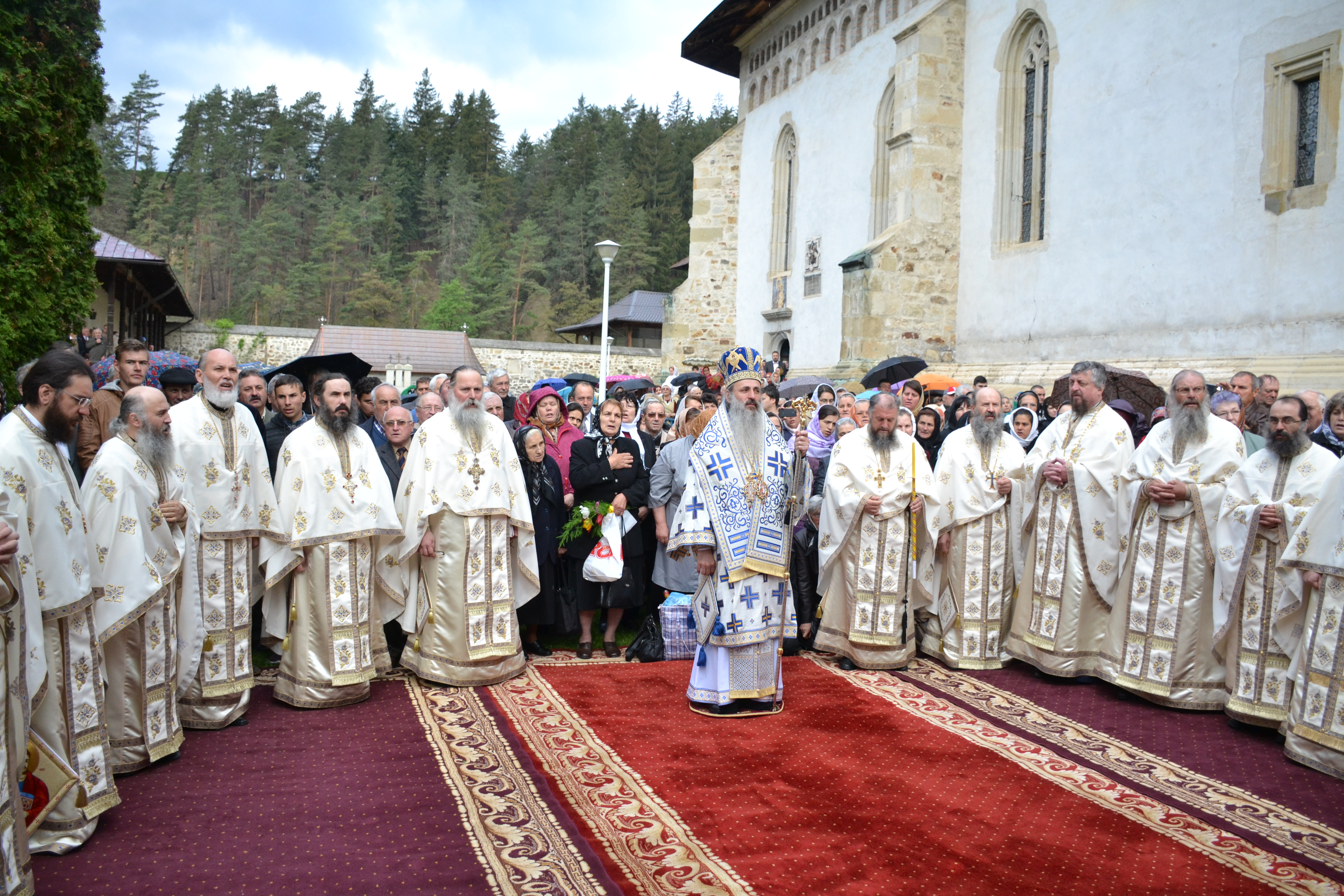 „Oamenii au fost încredințați Maicii Domnului de Hristos atunci când El era pe cruce” „Oamenii au fost încredințați Maicii Domnului de Hristos atunci când El era pe cruce”