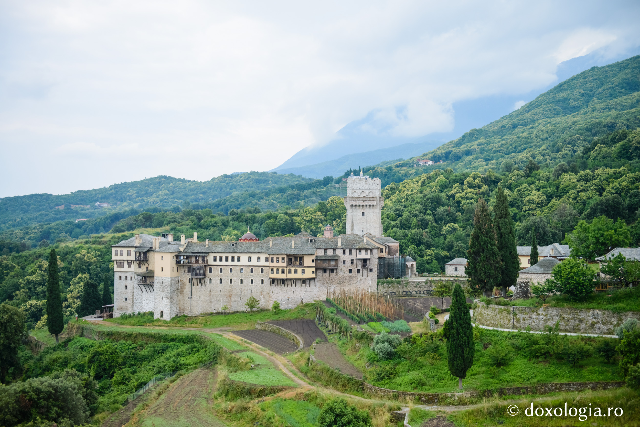 Mănăstirea Caracalu / Foto: pr. Silviu Cluci Mănăstirea Caracalu din Muntele Athos – ctitorie a domnitorului Petru Rareş