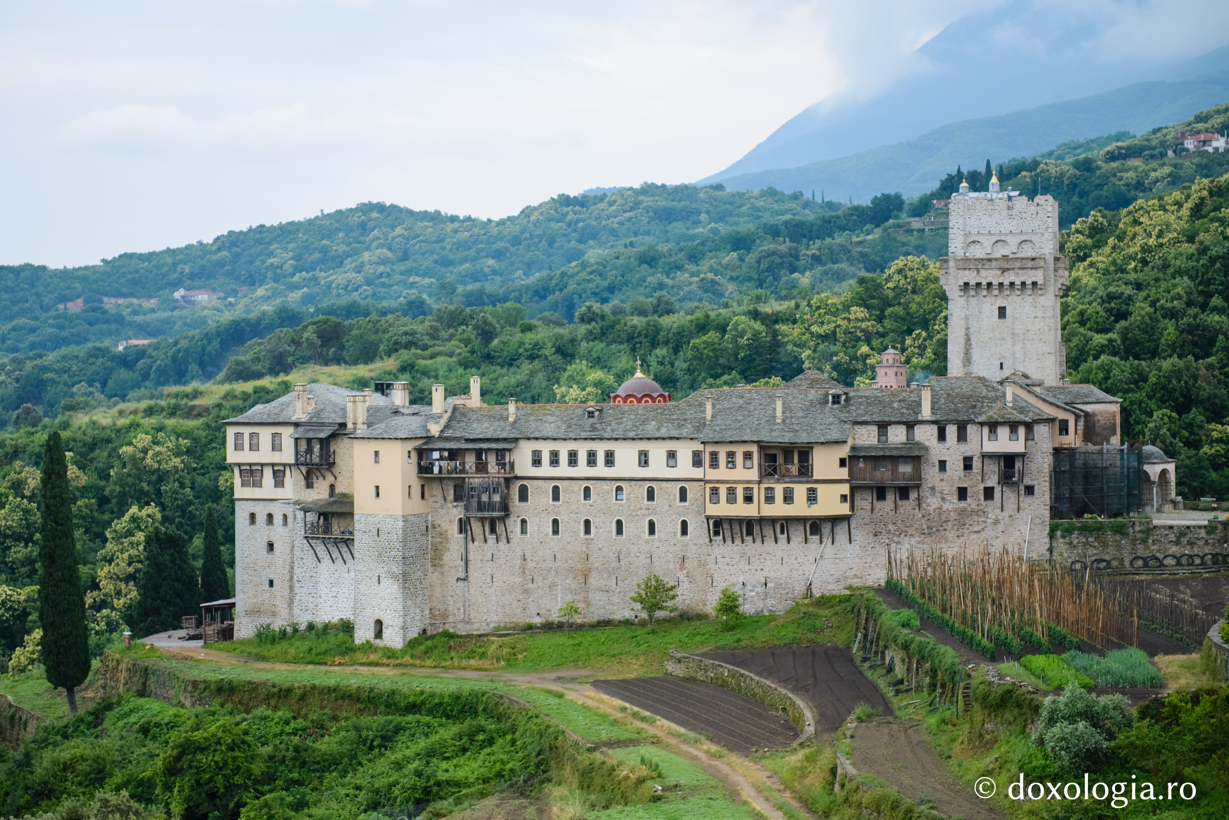 Ansamblul clădirilor Mănăstirii Caracalu / Foto: Pr. Silviu Cluci Ansamblul clădirilor Mănăstirii Caracalu
