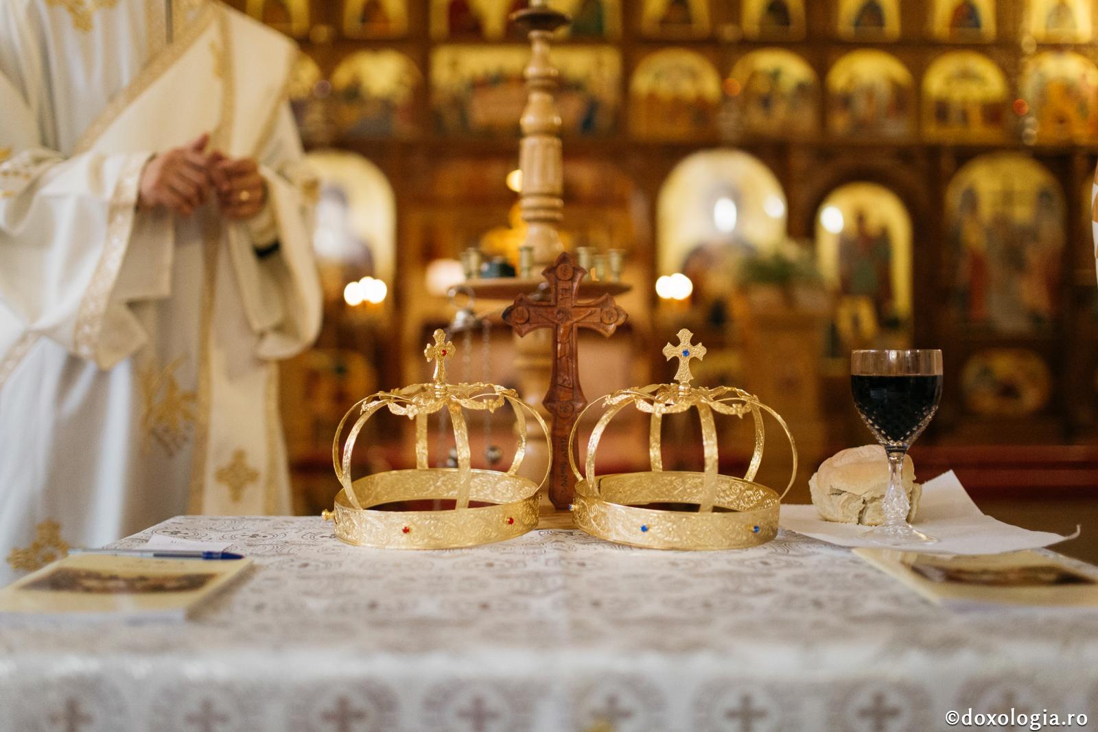 Bucuria Tainei Cununiei e deplină numai prin dăruirea totală de sine / Foto: Pr. Benedict Both cununii