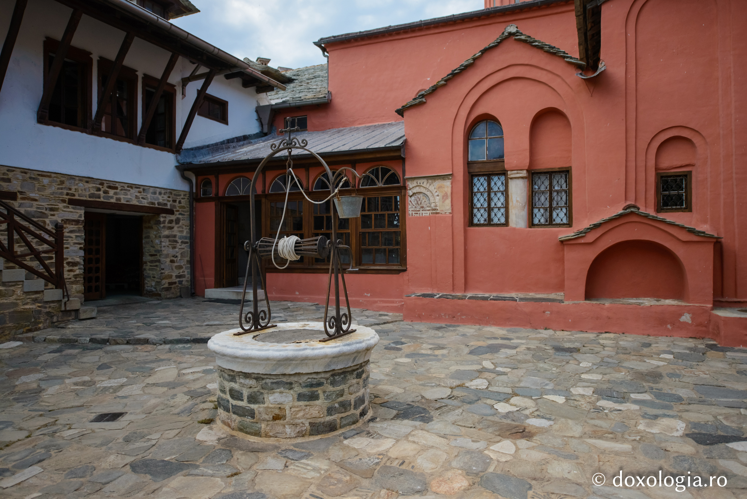 Vechiul Katholikon al Mănăstirii Xenofont / Foto: Pr. Silviu Cluci Vechiul Katholikon al Mănăstirii Xenofont
