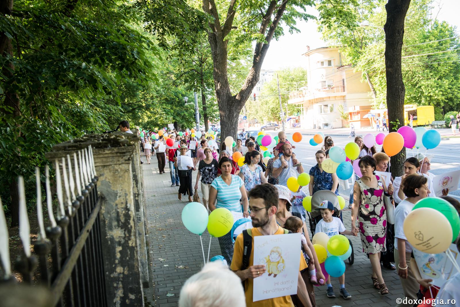 „Marşul pentru Familie”, ediţia 2016: Susţinem Familia! „Marşul pentru Familie”, ediţia 2016: Susţinem Familia!
