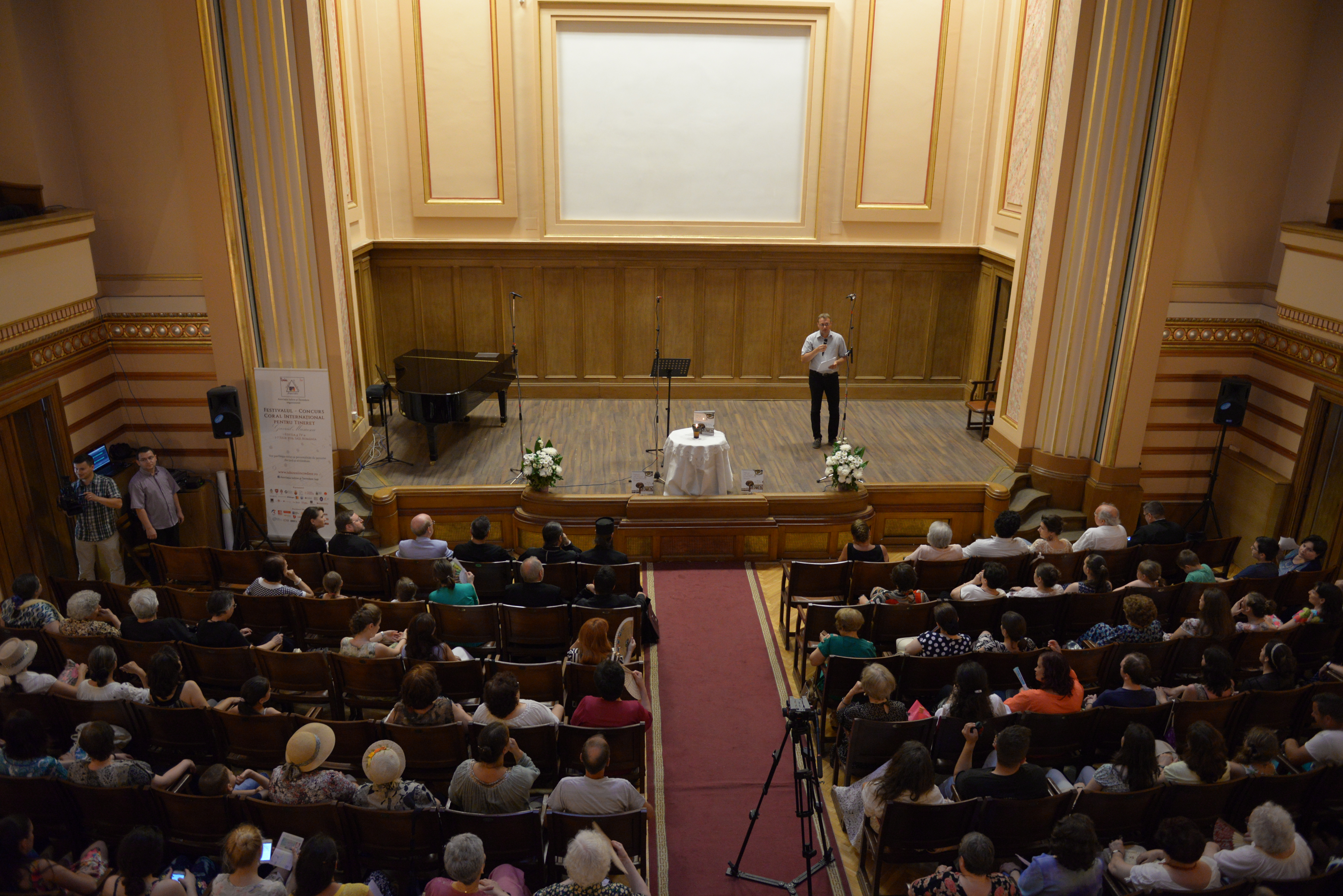 Foto: Ștefan Adăscălițe Lansare de carte și concert coral în Aula BCU din Iași