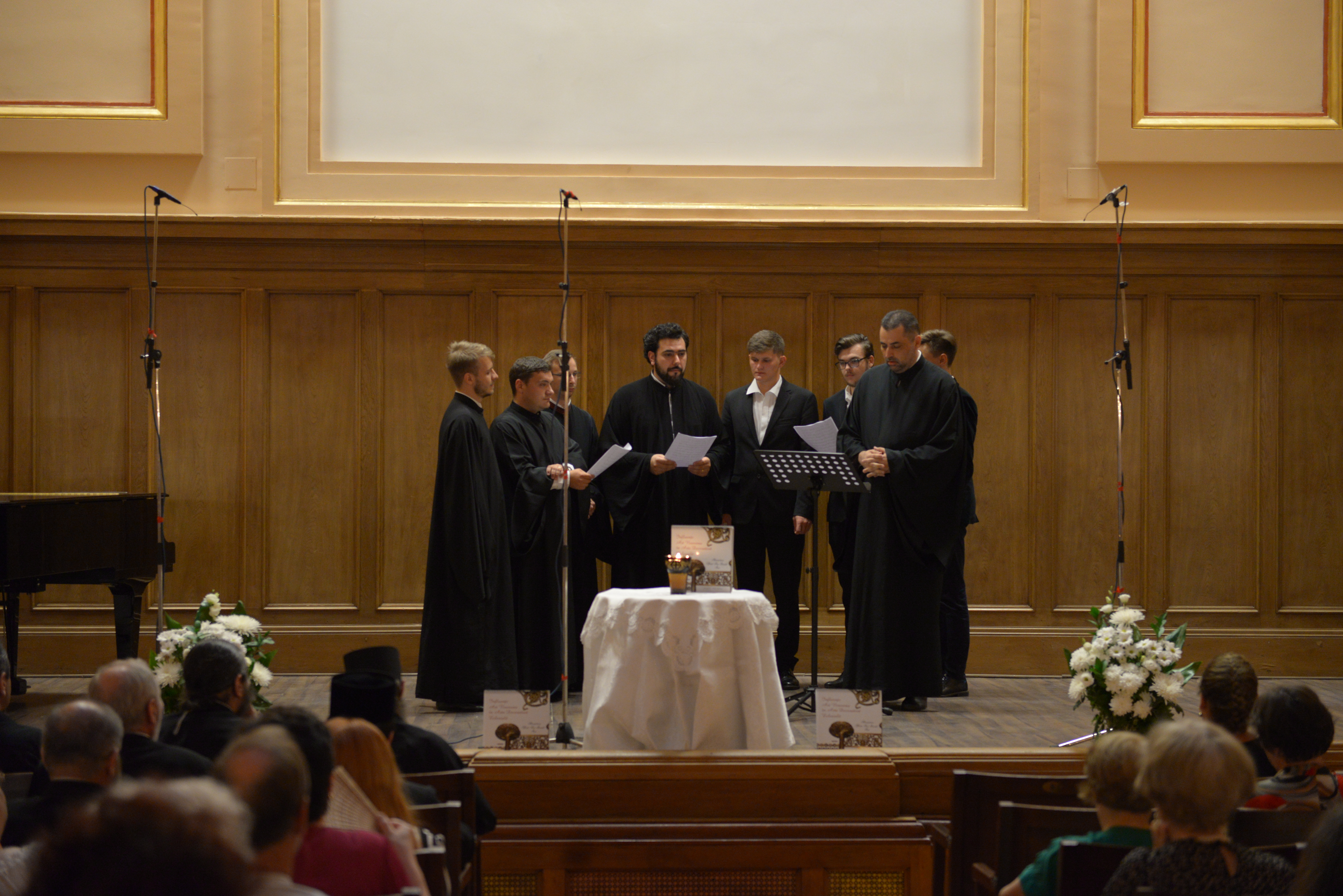 Foto: Ștefan Adăscălițe Lansare de carte și concert coral în Aula BCU din Iași