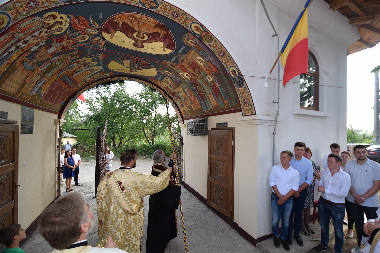 Așezământul-clopotniță din Parohia Hândrești, sfințit de IPS Mitropolit Teofan Așezământul-clopotniță din Parohia Hândrești, sfințit de IPS Mitropolit Teofan