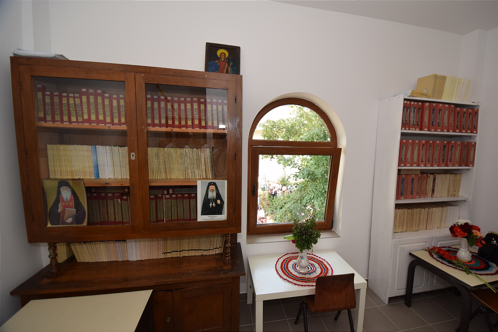 Așezământul-clopotniță din Parohia Hândrești, sfințit de IPS Mitropolit Teofan Așezământul-clopotniță din Parohia Hândrești, sfințit de IPS Mitropolit Teofan