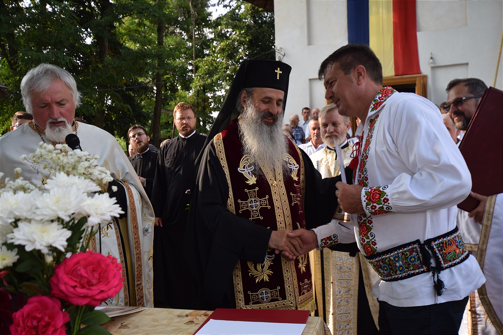 Așezământul-clopotniță din Parohia Hândrești, sfințit de IPS Mitropolit Teofan Așezământul-clopotniță din Parohia Hândrești, sfințit de IPS Mitropolit Teofan