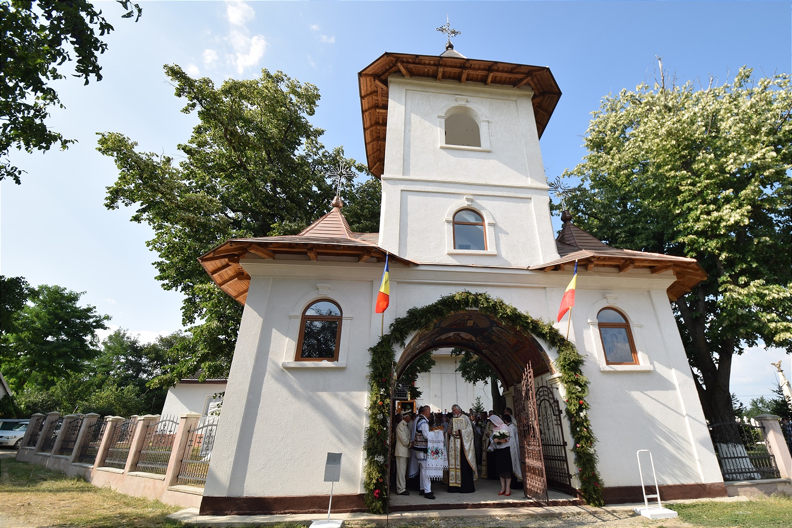 Așezământul-clopotniță din Parohia Hândrești, sfințit de IPS Mitropolit Teofan Așezământul-clopotniță din Parohia Hândrești, sfințit de IPS Mitropolit Teofan