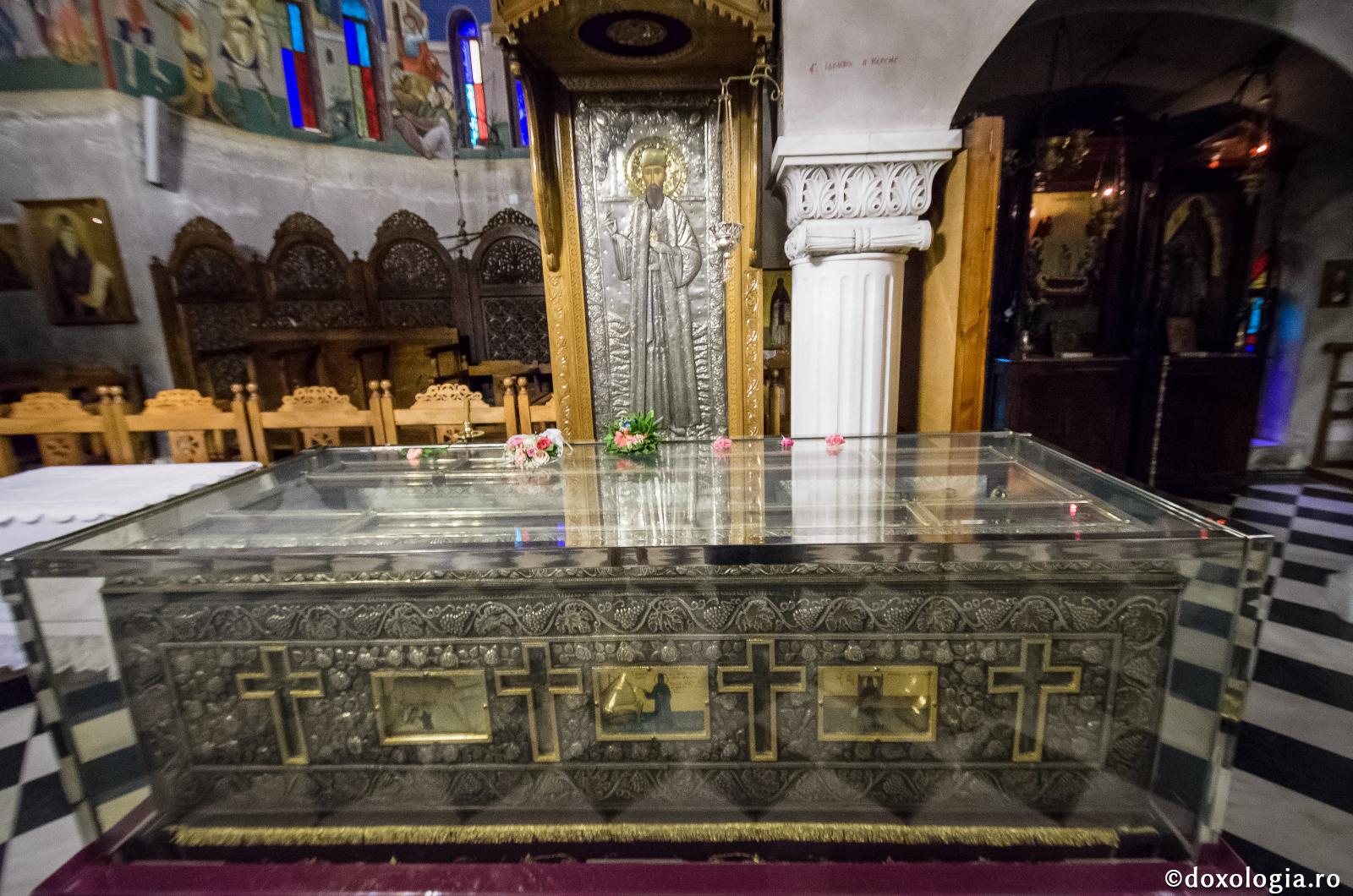 Întărire în deznădejde – ajutorul Sfântului Efrem cel Minunat / Foto: Bogdan Zamfirescu Moaștele Sfântului Efrem cel Nou