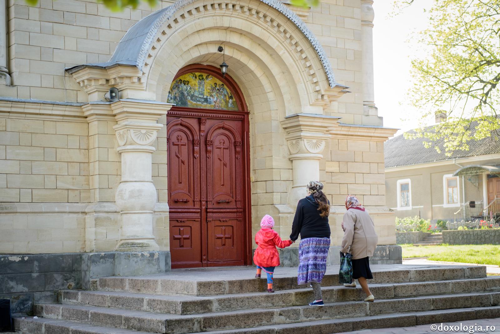 Cum ești credincios, dacă nu mergi la biserică? / Foto: Oana Nechifor mers la biserică