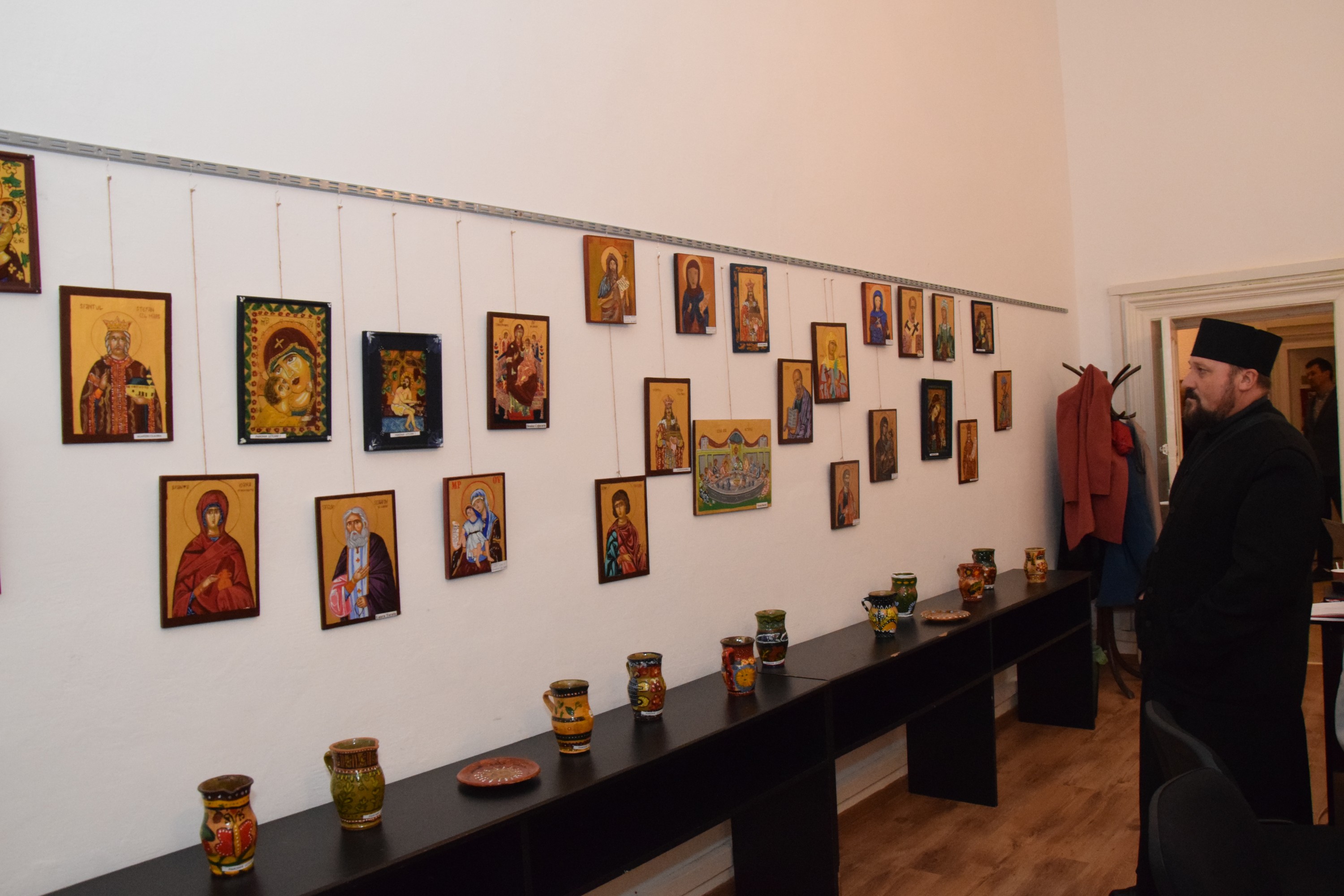 Vernisajul expoziţiei „Sfânta Cuvioasă Parascheva, emblema spiritualităţii ieşene“ Vernisajul expoziţiei „Sfânta Cuvioasă Parascheva, emblema spiritualităţii ieşene“