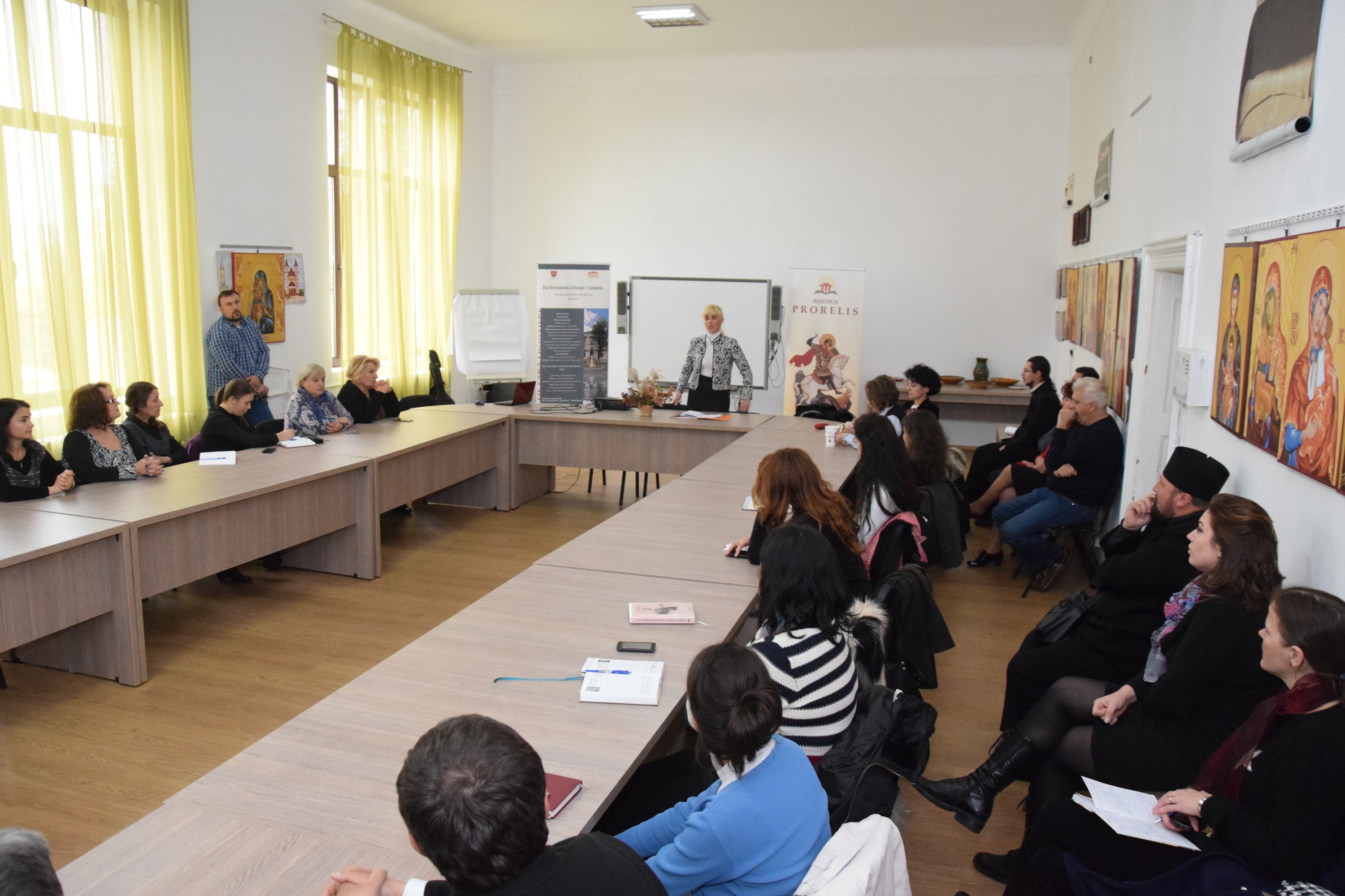Vernisajul expoziţiei „Sfânta Cuvioasă Parascheva, emblema spiritualităţii ieşene“ Vernisajul expoziţiei „Sfânta Cuvioasă Parascheva, emblema spiritualităţii ieşene“