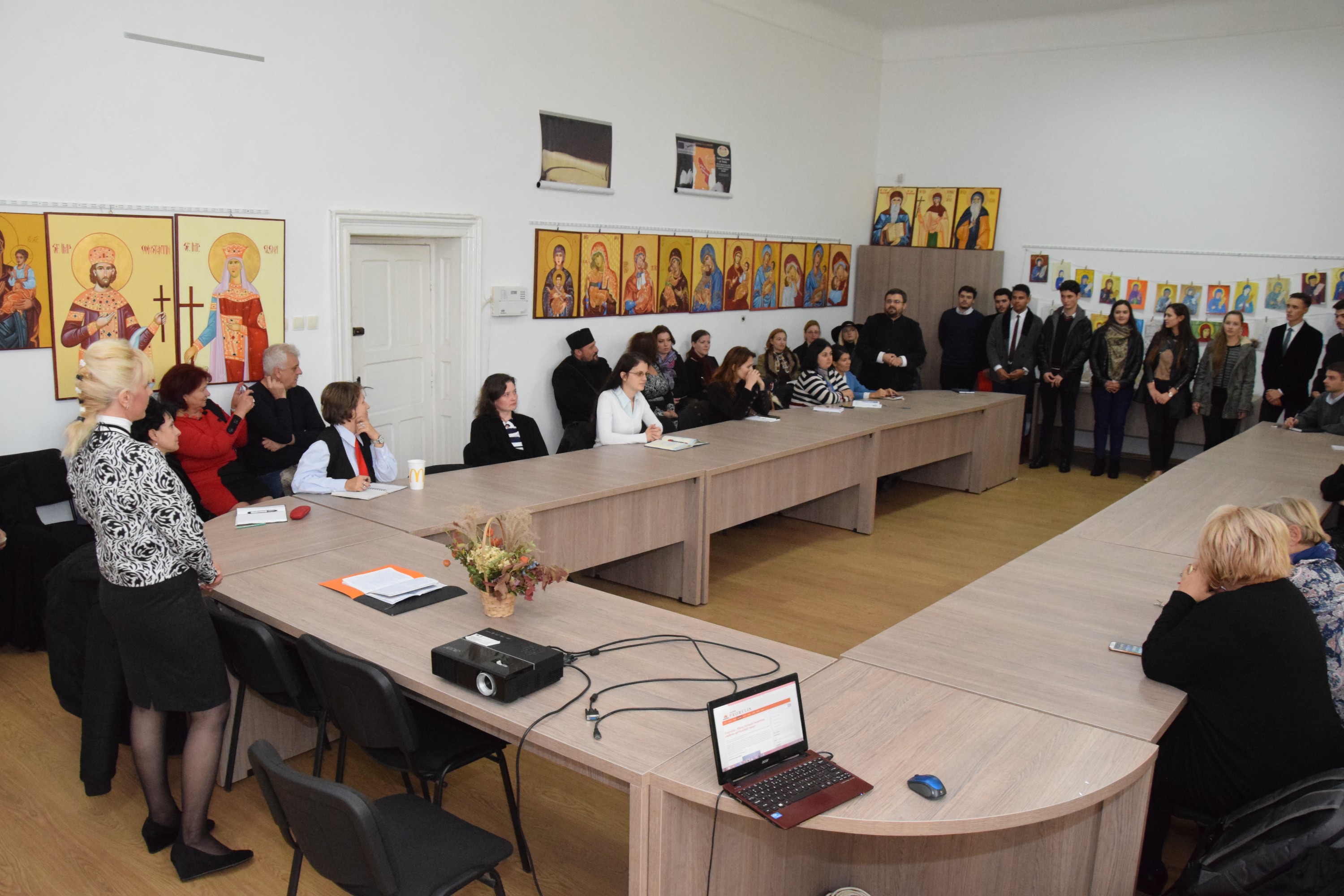 Vernisajul expoziţiei „Sfânta Cuvioasă Parascheva, emblema spiritualităţii ieşene“ Vernisajul expoziţiei „Sfânta Cuvioasă Parascheva, emblema spiritualităţii ieşene“