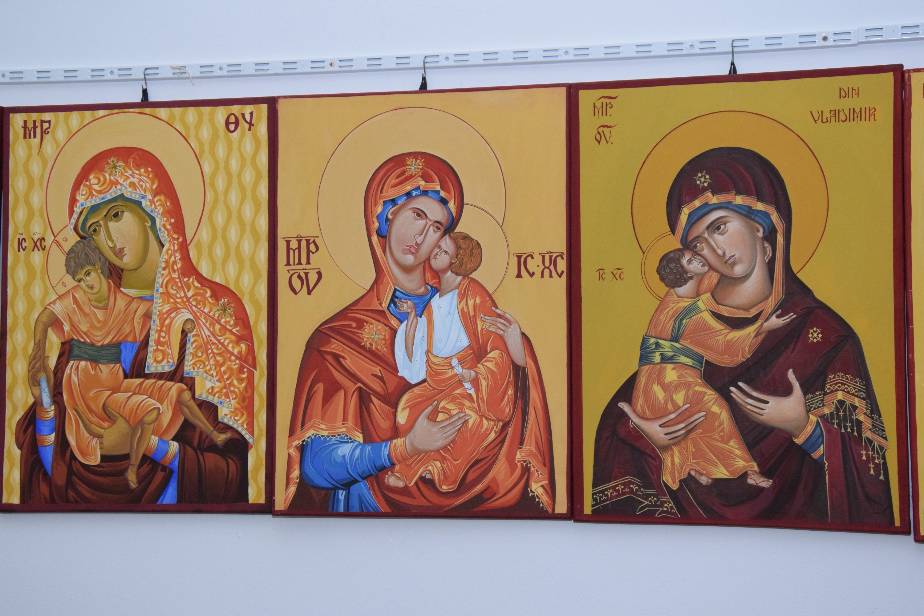 Vernisajul expoziţiei „Sfânta Cuvioasă Parascheva, emblema spiritualităţii ieşene“ Vernisajul expoziţiei „Sfânta Cuvioasă Parascheva, emblema spiritualităţii ieşene“