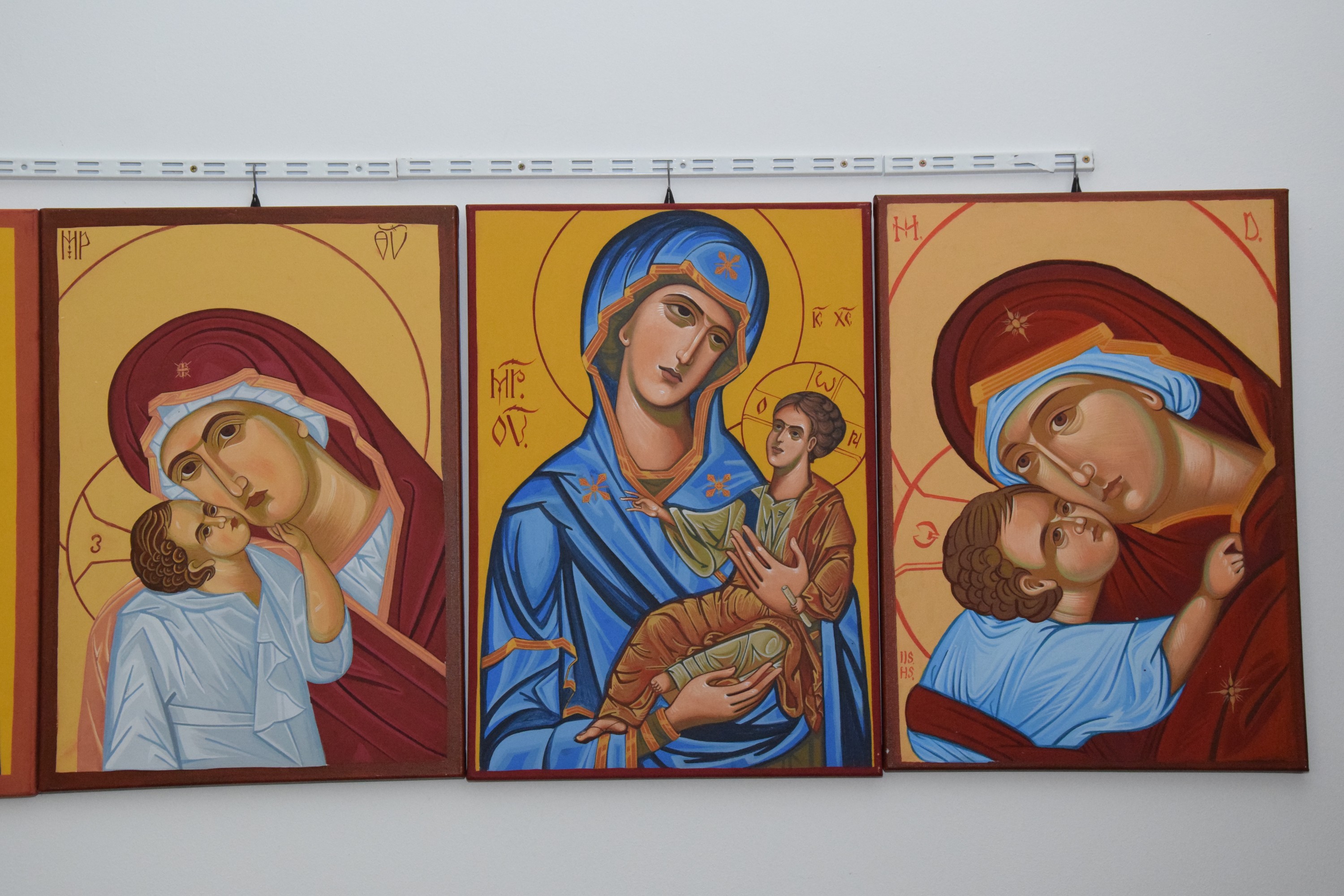 Vernisajul expoziţiei „Sfânta Cuvioasă Parascheva, emblema spiritualităţii ieşene“ Vernisajul expoziţiei „Sfânta Cuvioasă Parascheva, emblema spiritualităţii ieşene“