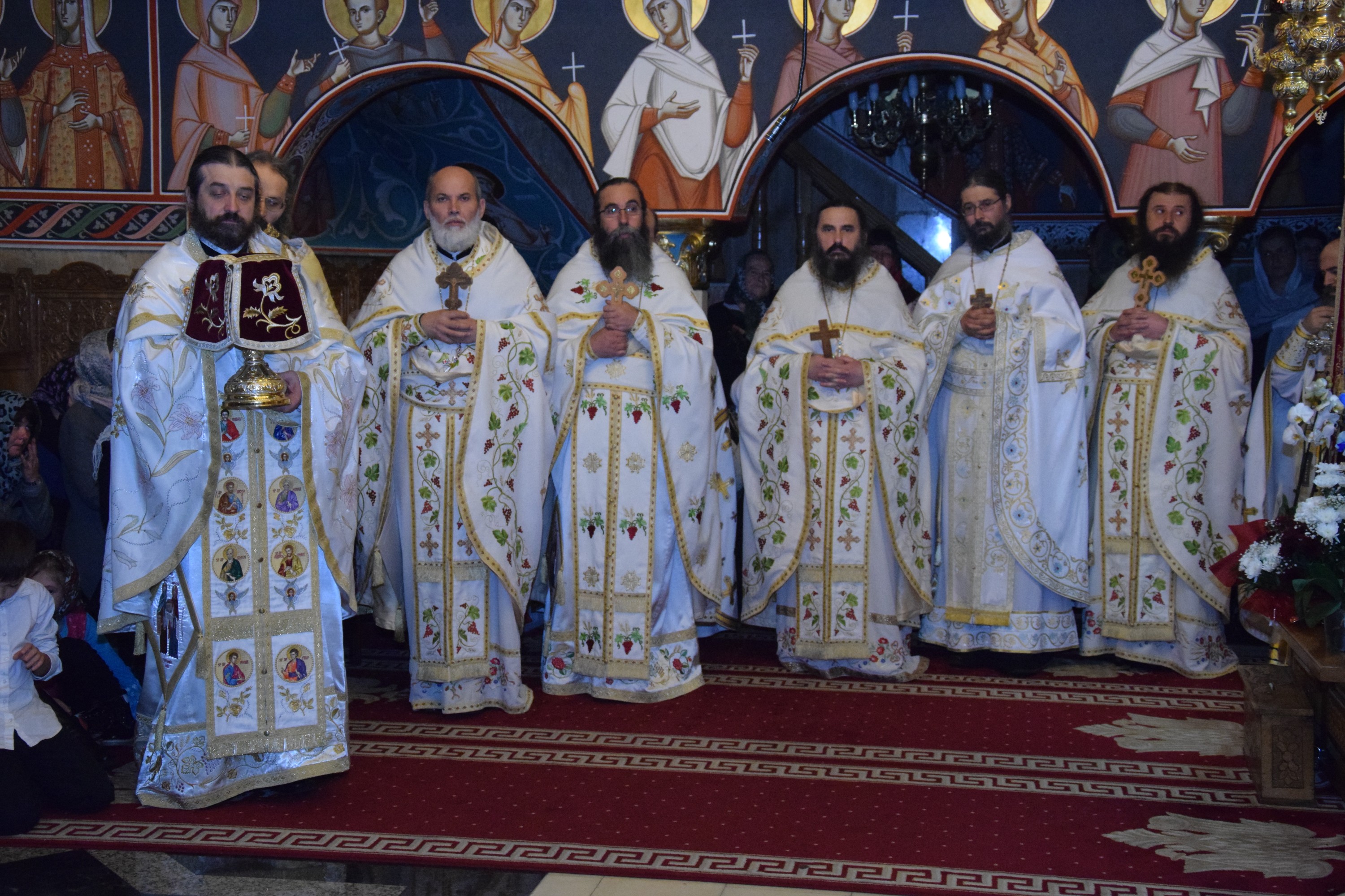 Sfântul Mare Mucenic Dimitrie, sărbătorit la Pângărați prin Liturghie arhierească Sfântul Mare Mucenic Dimitrie, sărbătorit la Pângărați prin Liturghie arhierească