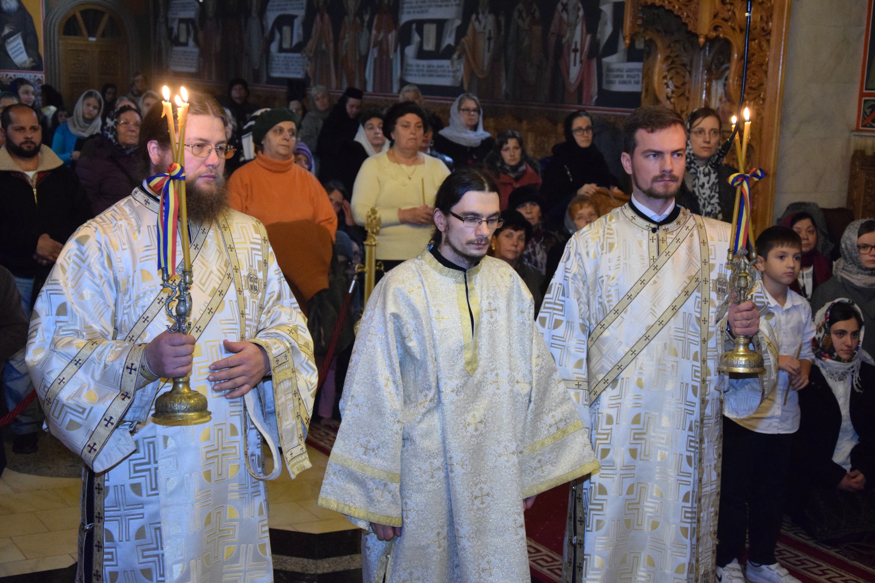 Sfântul Mare Mucenic Dimitrie, sărbătorit la Pângărați prin Liturghie arhierească Sfântul Mare Mucenic Dimitrie, sărbătorit la Pângărați prin Liturghie arhierească