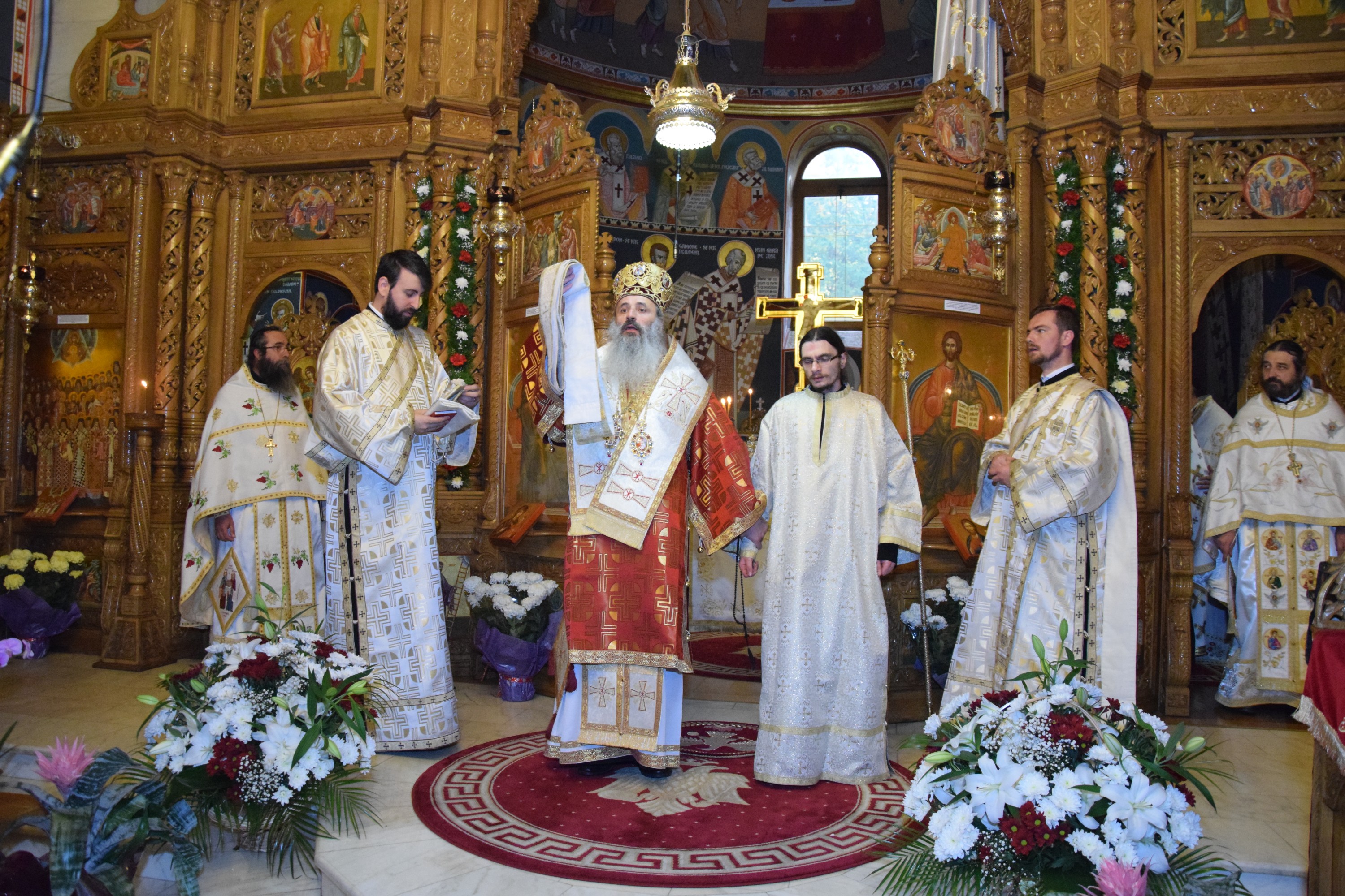 Sfântul Mare Mucenic Dimitrie, sărbătorit la Pângărați prin Liturghie arhierească Sfântul Mare Mucenic Dimitrie, sărbătorit la Pângărați prin Liturghie arhierească