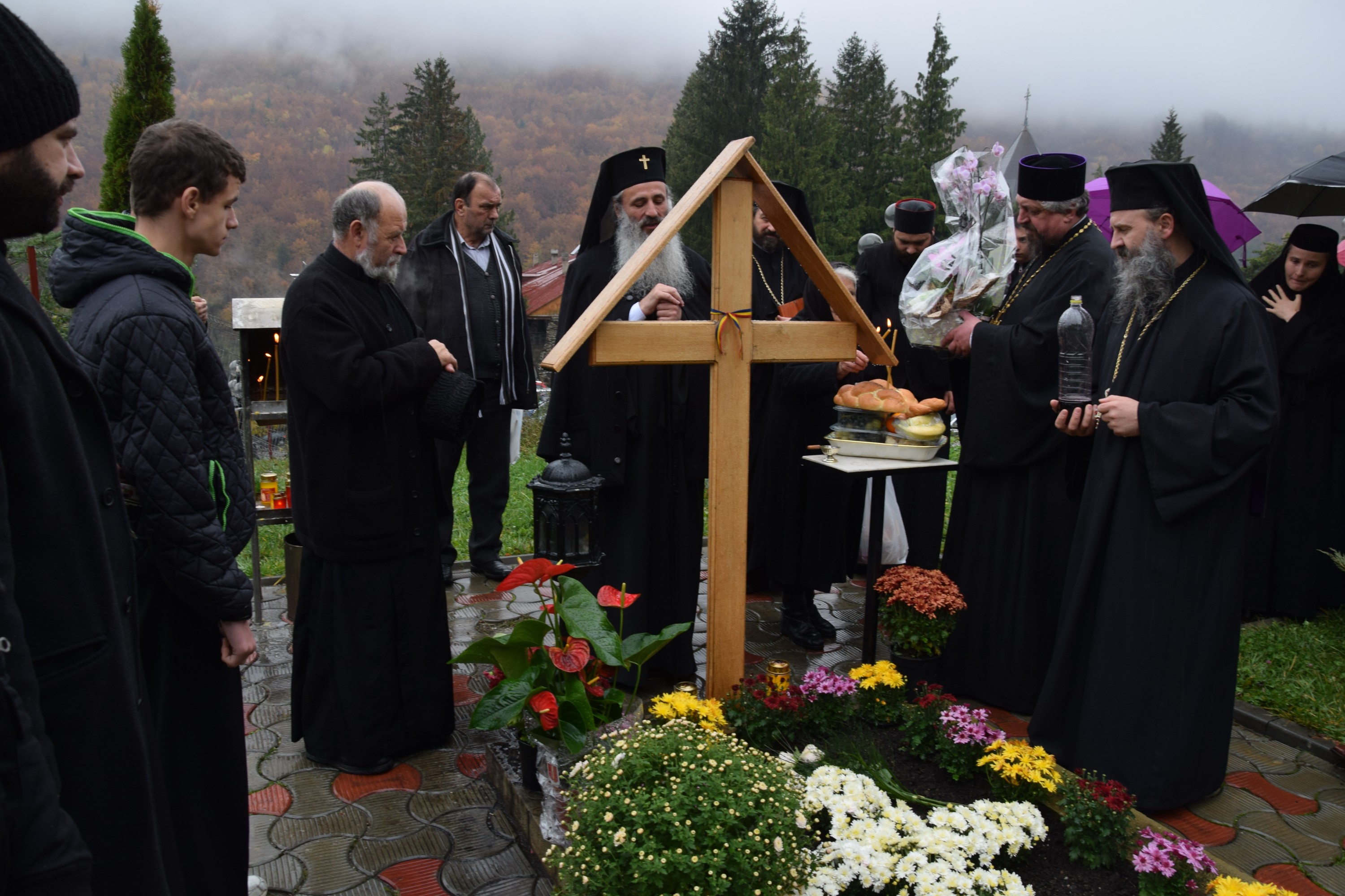 Sfântul Mare Mucenic Dimitrie, sărbătorit la Pângărați prin Liturghie arhierească Sfântul Mare Mucenic Dimitrie, sărbătorit la Pângărați prin Liturghie arhierească