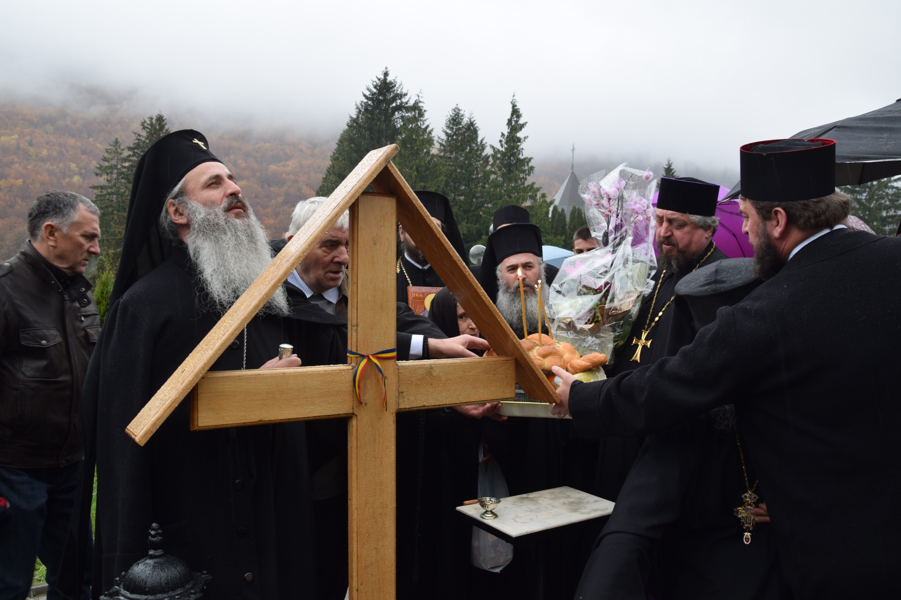 Sfântul Mare Mucenic Dimitrie, sărbătorit la Pângărați prin Liturghie arhierească Sfântul Mare Mucenic Dimitrie, sărbătorit la Pângărați prin Liturghie arhierească