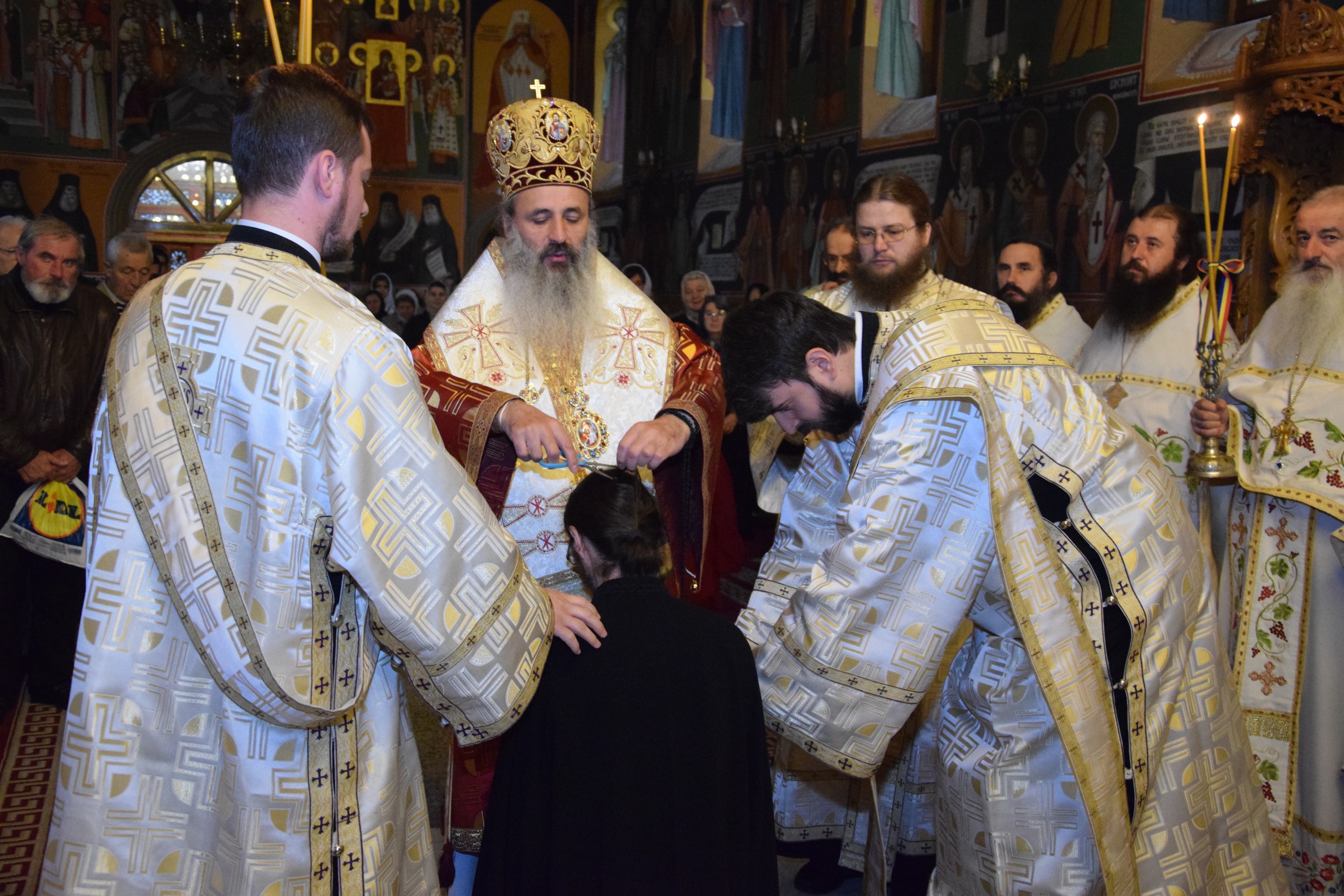 Sfântul Mare Mucenic Dimitrie, sărbătorit la Pângărați prin Liturghie arhierească Sfântul Mare Mucenic Dimitrie, sărbătorit la Pângărați prin Liturghie arhierească