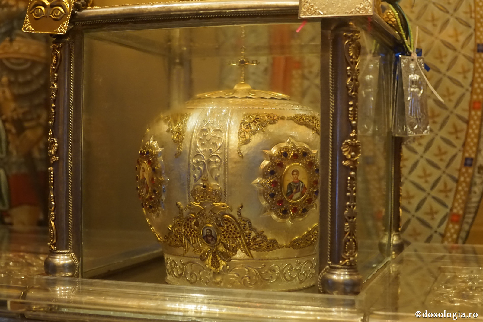 (Video) Bucură-te, Izvorâtorule de mir, Mare Mucenice Dimitrie! (Video) Bucură-te, Izvorâtorule de mir, Mare Mucenice Dimitrie!