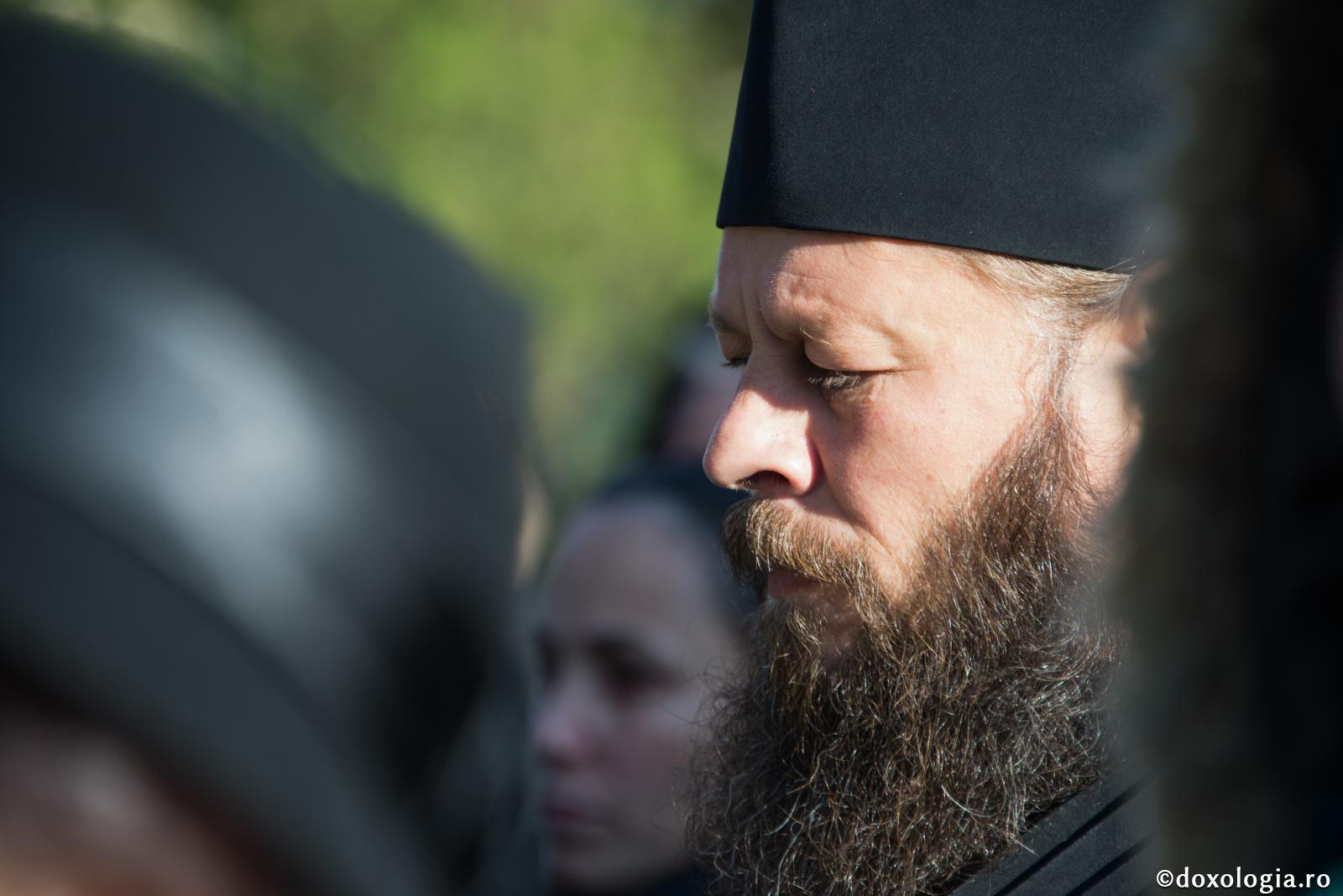 Monahii stau de vorbă cu Dumnezeu pentru toată lumea / Foto: Oana Nechifor chip de călugăr
