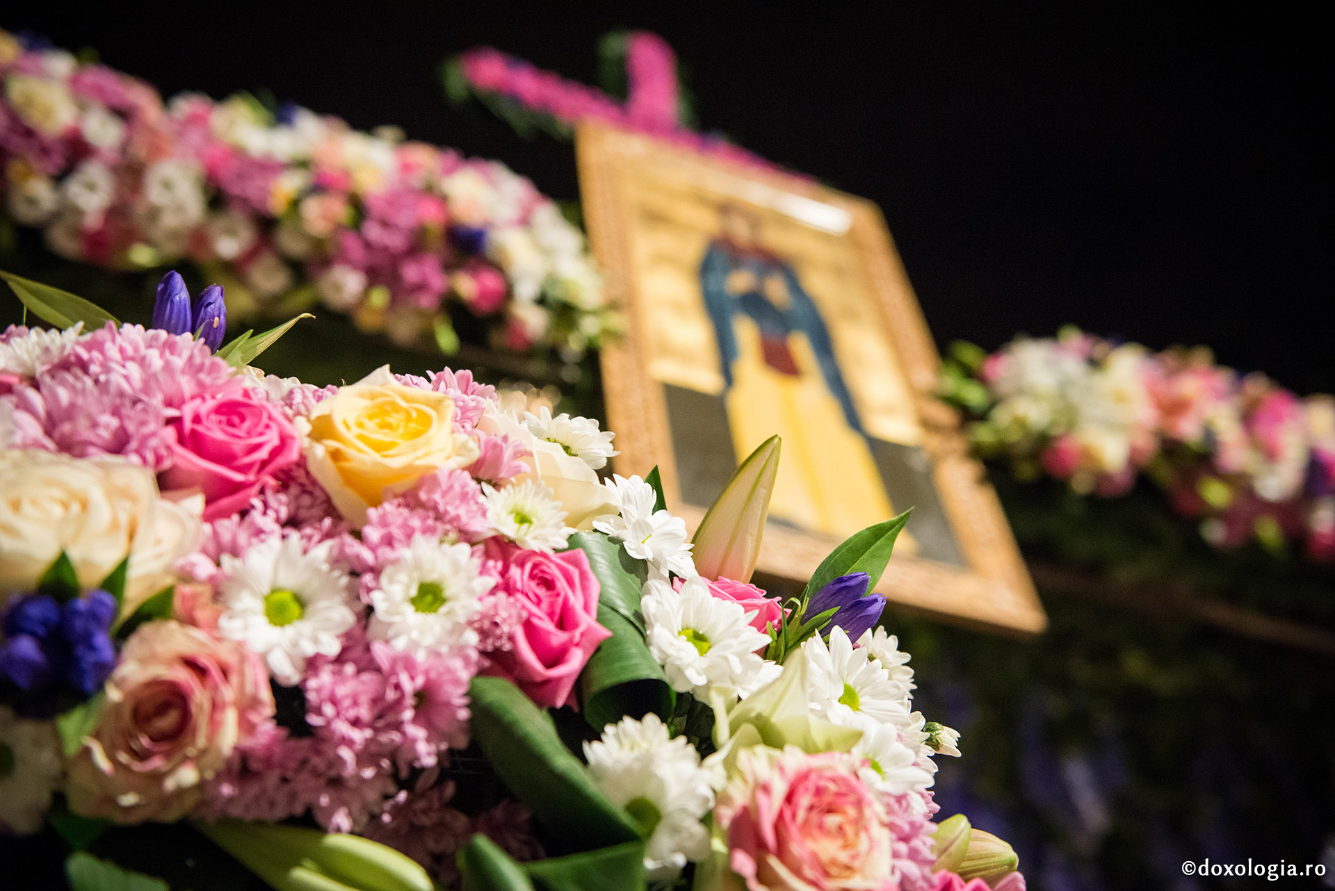 Foto: Oana Nechifor (Video) Bucură-te Parascheva, sfântă mult folositoare!