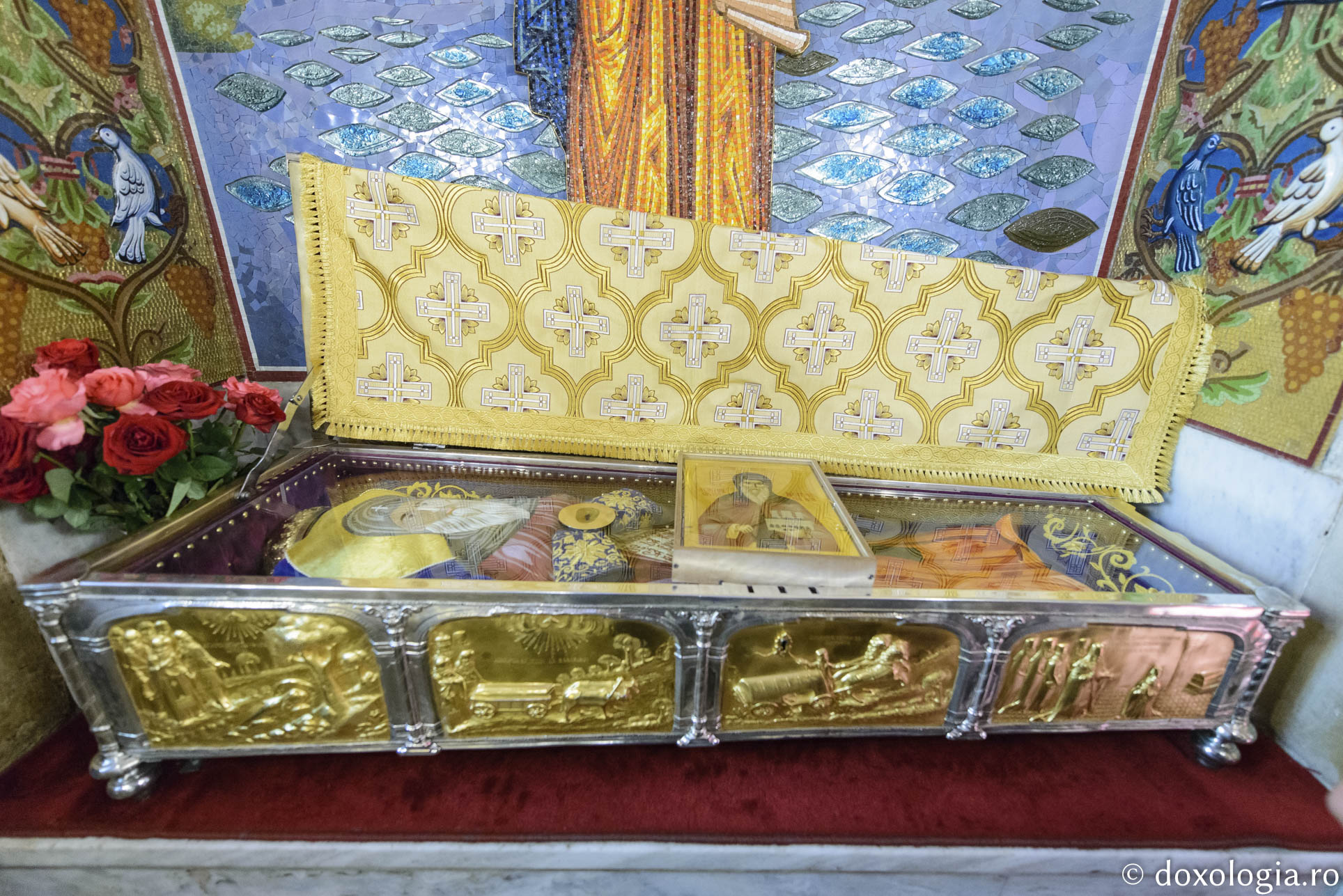 Foto: Oana Nechifor Bucură-te, făcătorule de minuni, Sfinte Părinte Dimitrie!