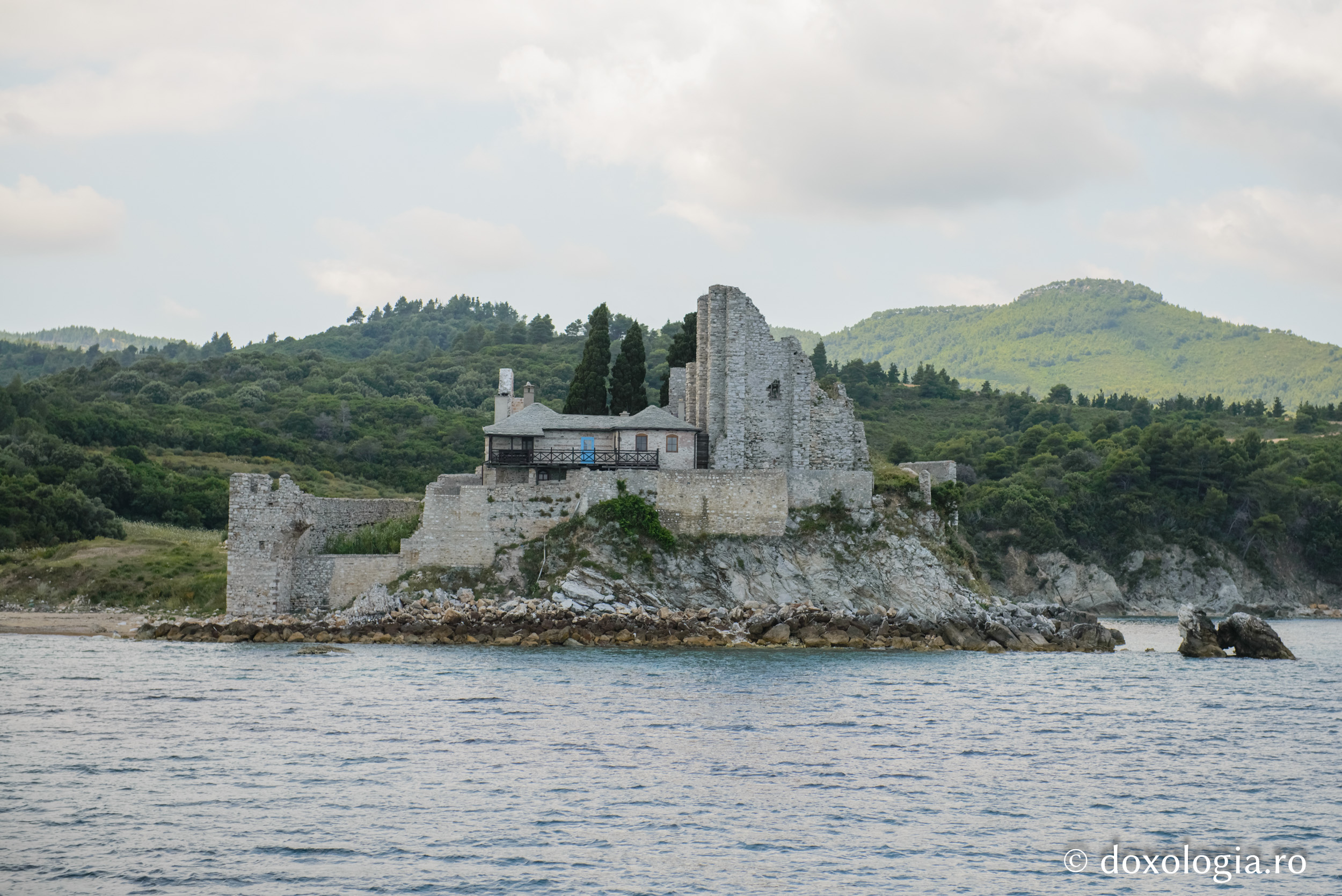 Kathisma „Înălțarea Domnului” a Mănăstirii Hilandar / Foto: Pr. Silviu Cluci Kathisma „Înălțarea Domnului” a Mănăstirii Hilandar