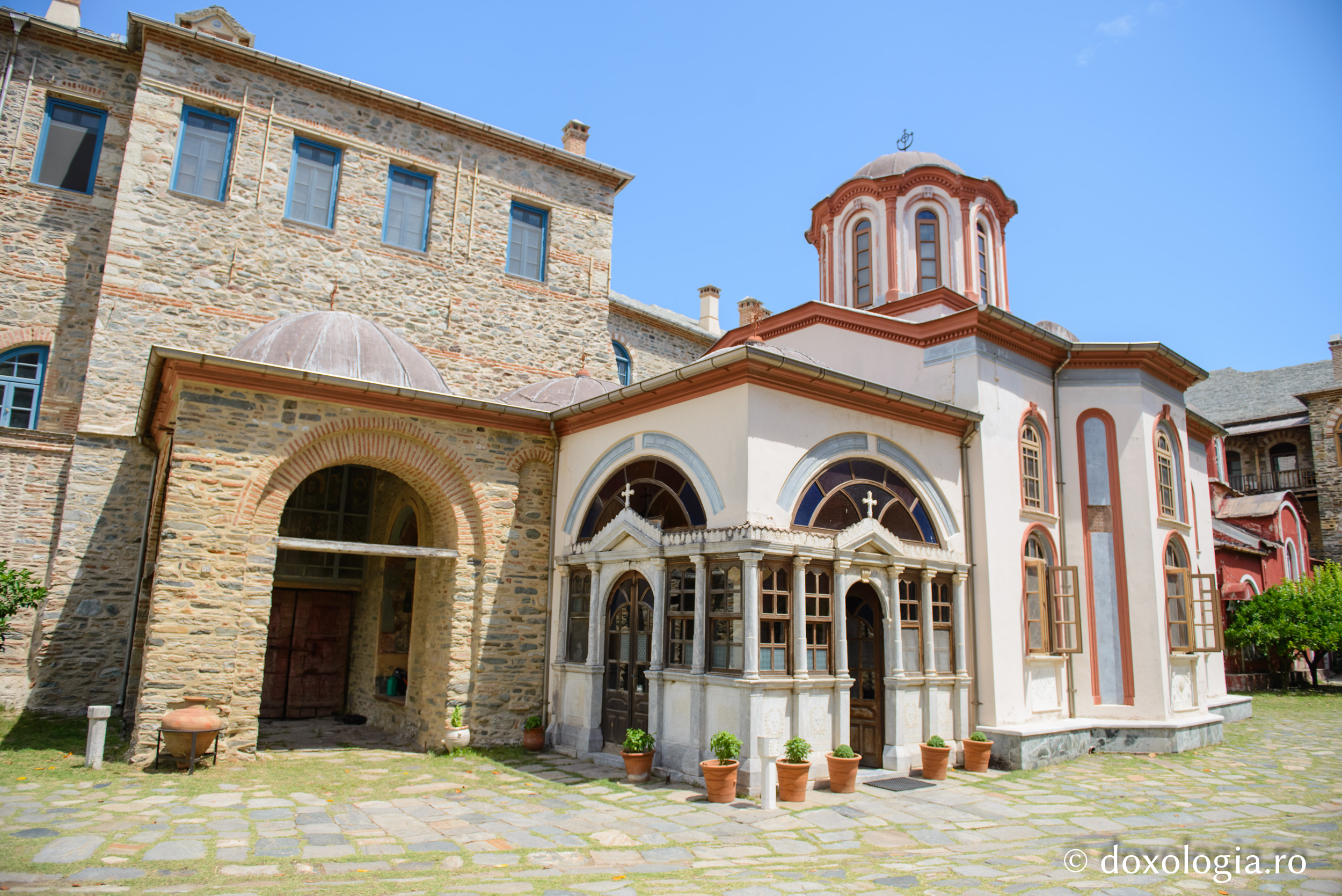 Paraclisului Icoanei Maicii Domnului „Portărița” – vedere dinspre sud-vest / Foto: Pr. Silviu Cluci Paraclisul Icoanei Maicii Domnului „Portărița” de la Mănăstirea Iviron