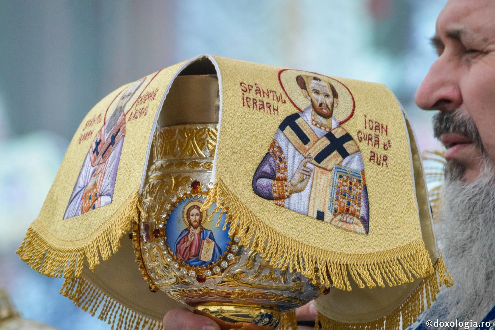 De ce nu a fost zărit Sfântul Ioan Gură de Aur printre mărturisitorii Bisericii / Foto: Bogdan Zamfirescu acoperământ potir cu Sfântul Ioan Gură de Aur
