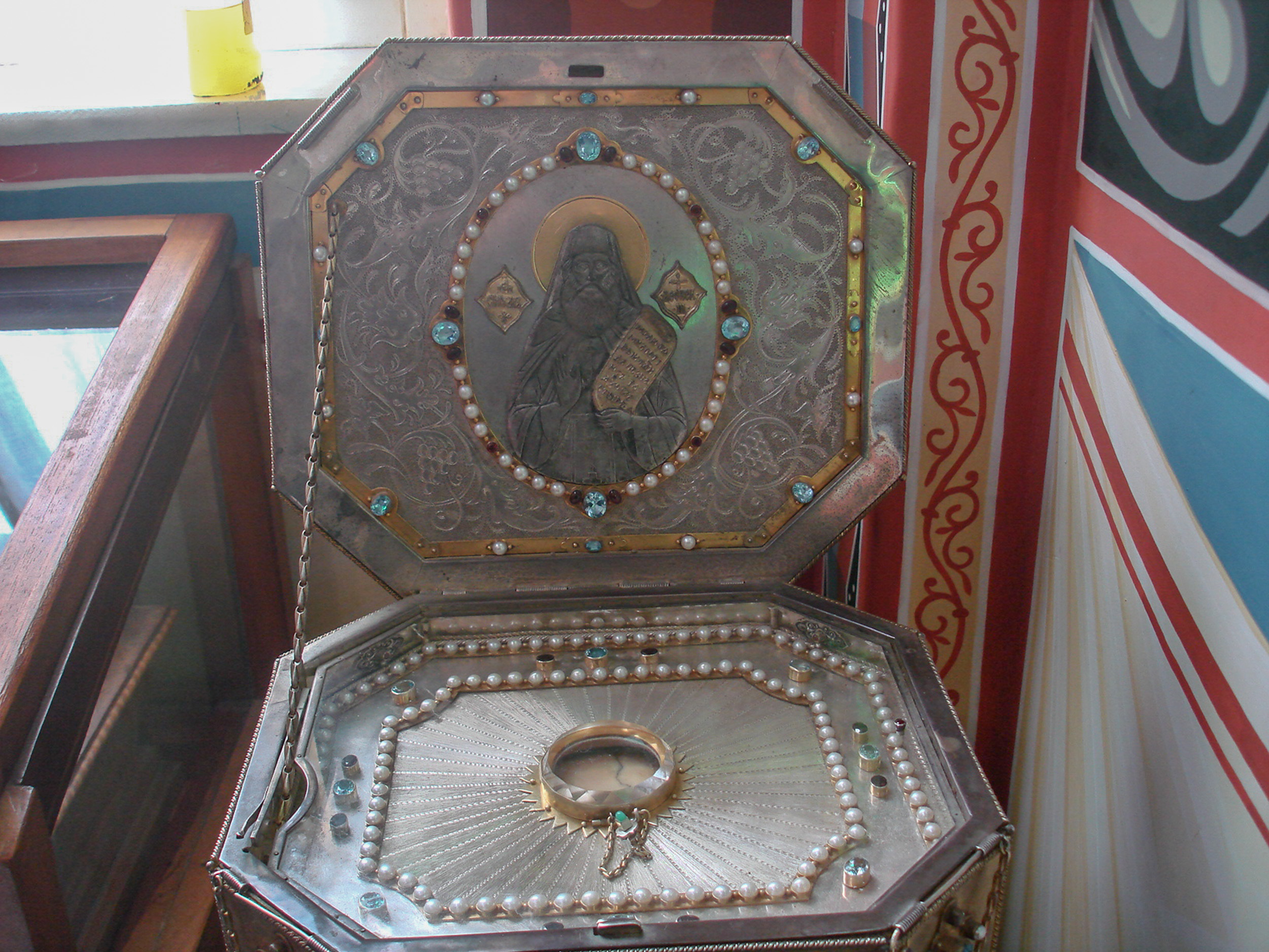 Cintitul cap al Sfântului Siluan Athonitul Odoarele Mănăstirii „Sfântul Pantelimon”