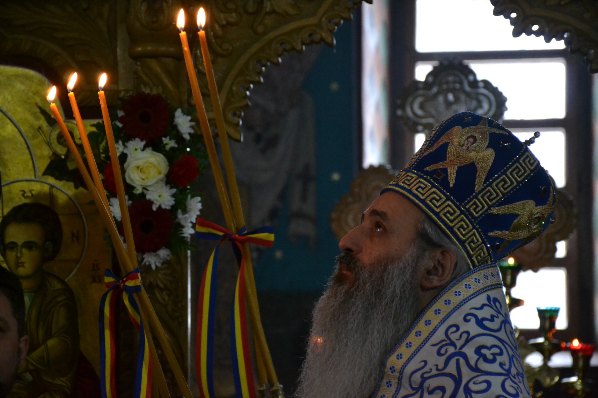 Liturghie și vizită arhierească la Todirești Liturghie și vizită arhierească la Todirești