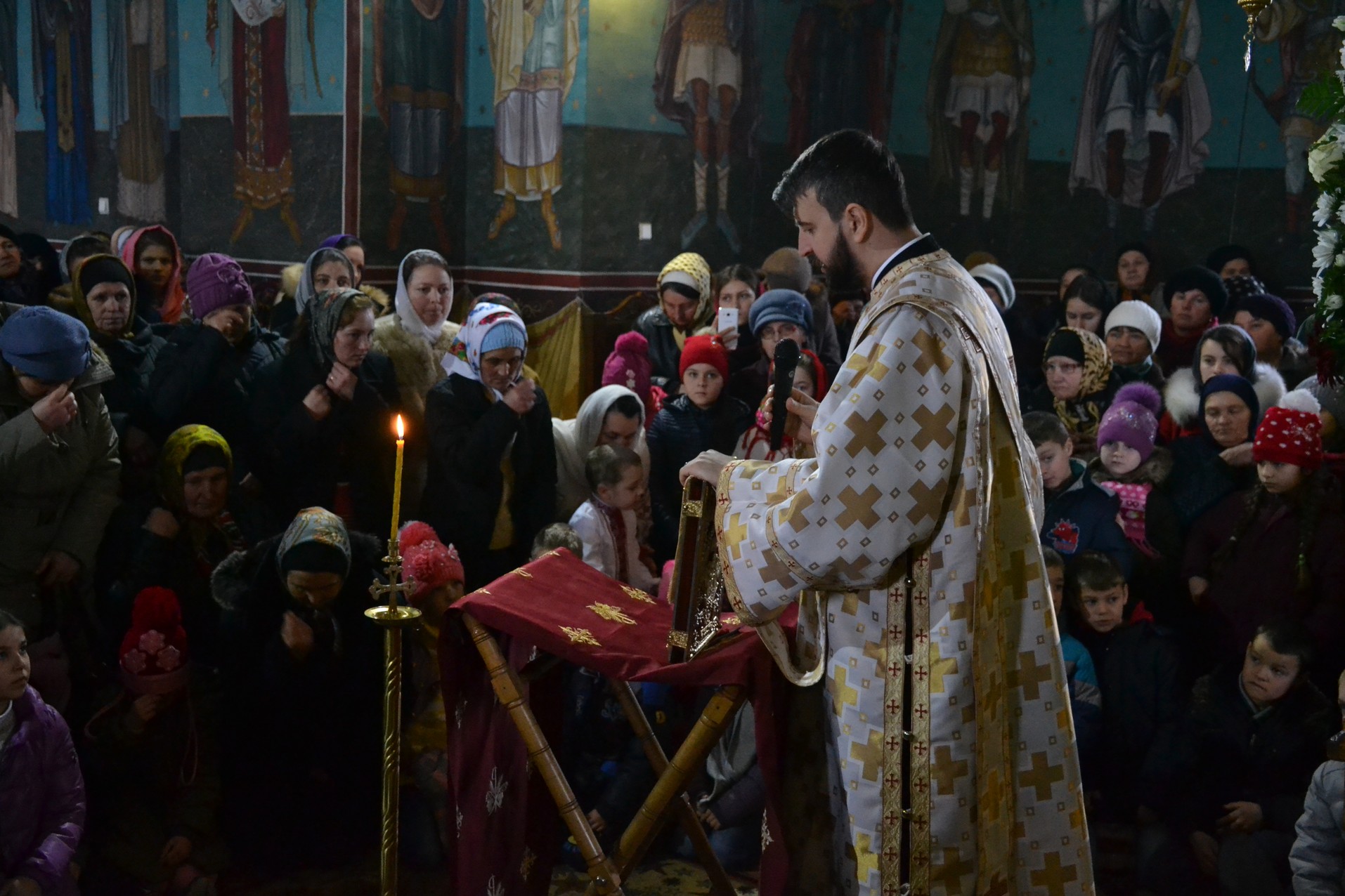 Liturghie și vizită arhierească la Todirești Liturghie și vizită arhierească la Todirești