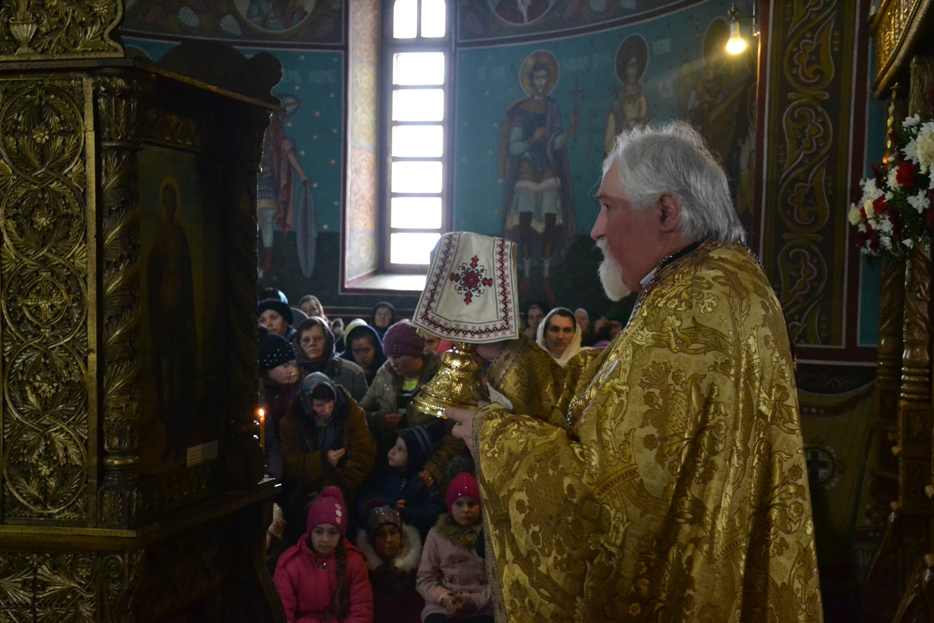 Liturghie și vizită arhierească la Todirești Liturghie și vizită arhierească la Todirești