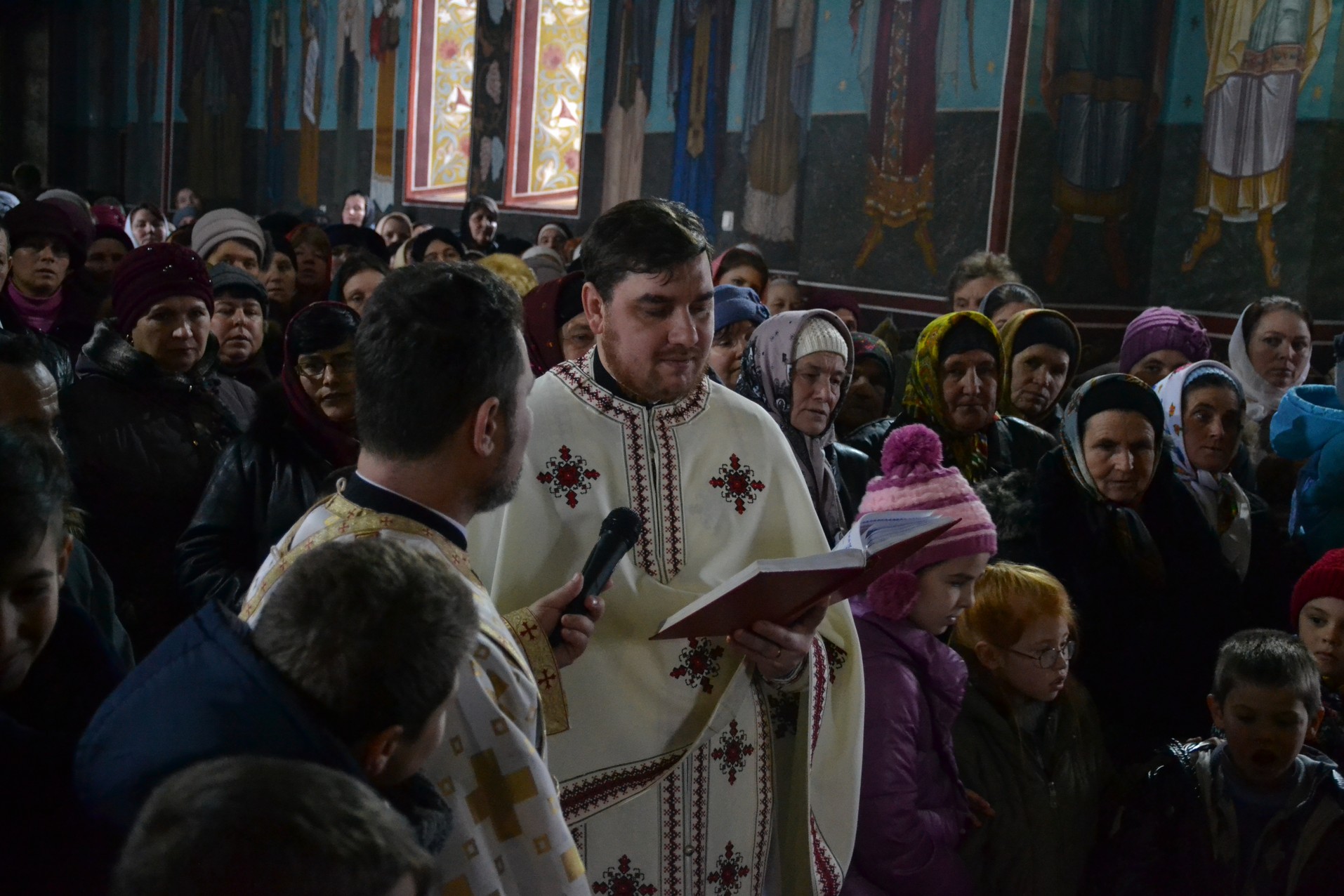Liturghie și vizită arhierească la Todirești Liturghie și vizită arhierească la Todirești