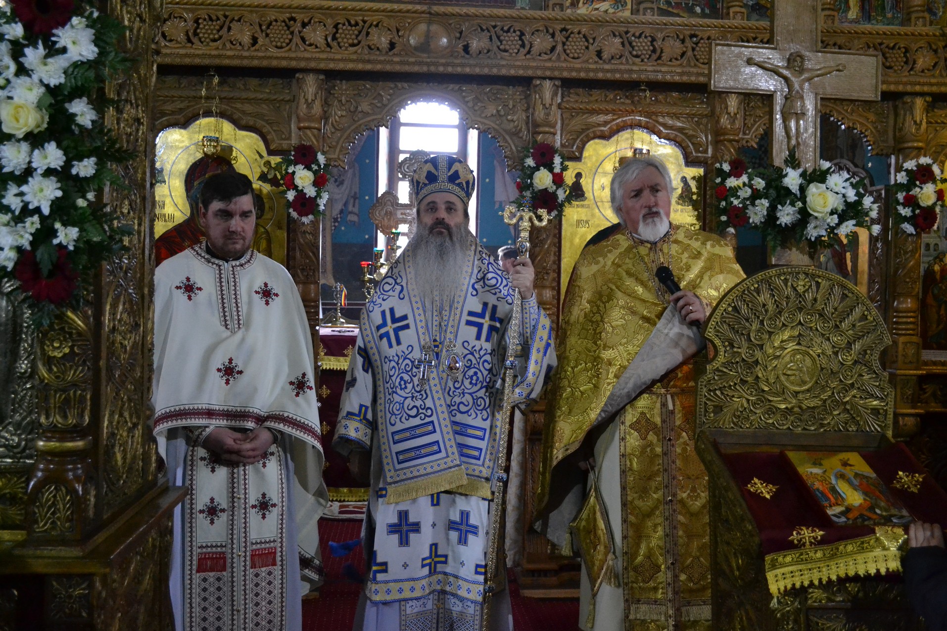 Liturghie și vizită arhierească la Todirești Liturghie și vizită arhierească la Todirești