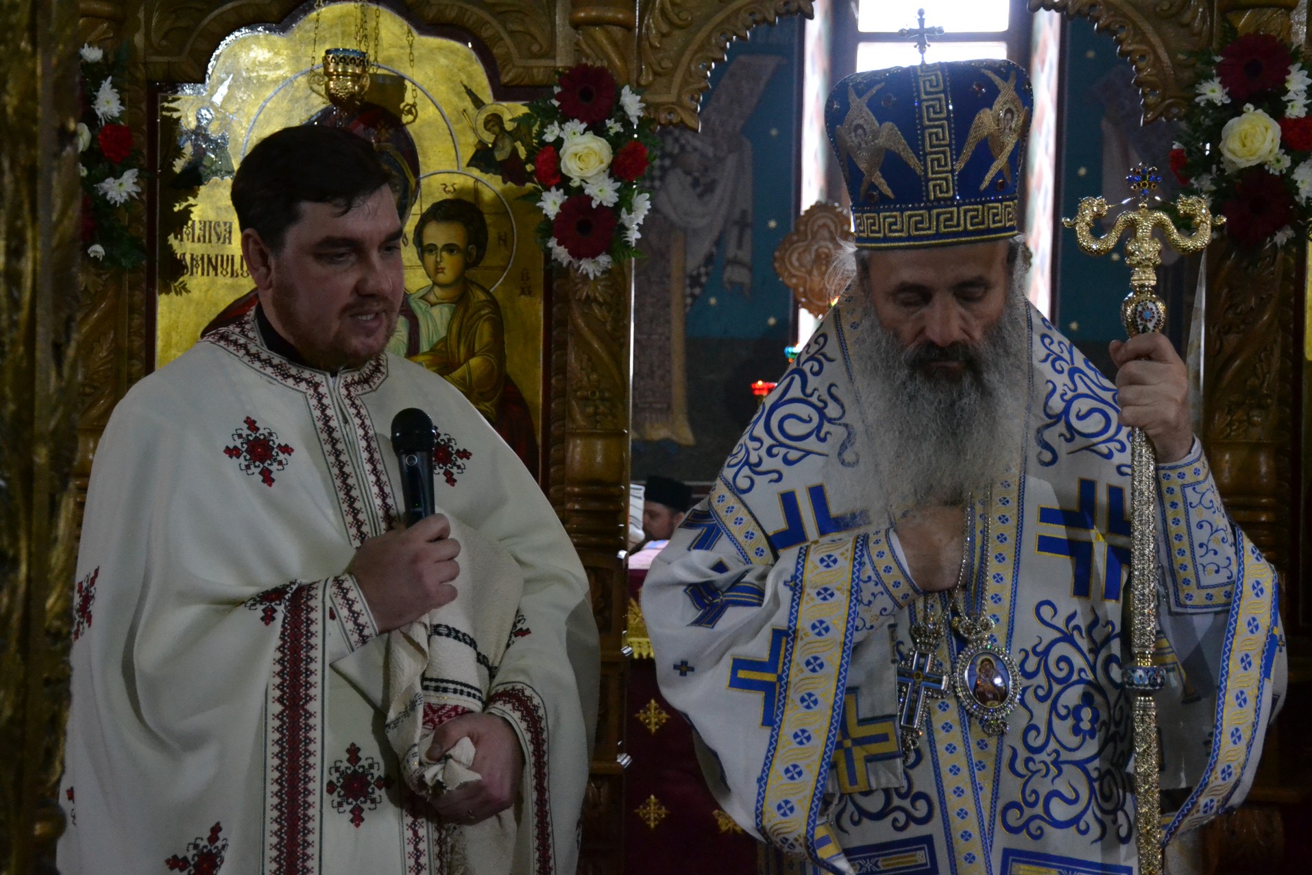 Liturghie și vizită arhierească la Todirești Liturghie și vizită arhierească la Todirești